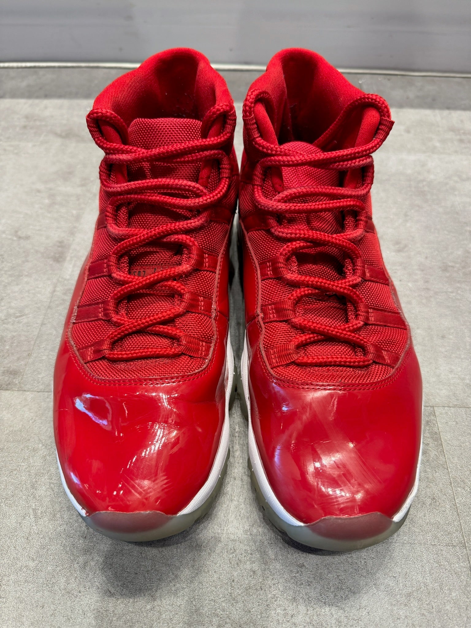 Jordan 11 Retro Win Like 96 (Preowned Size 11)