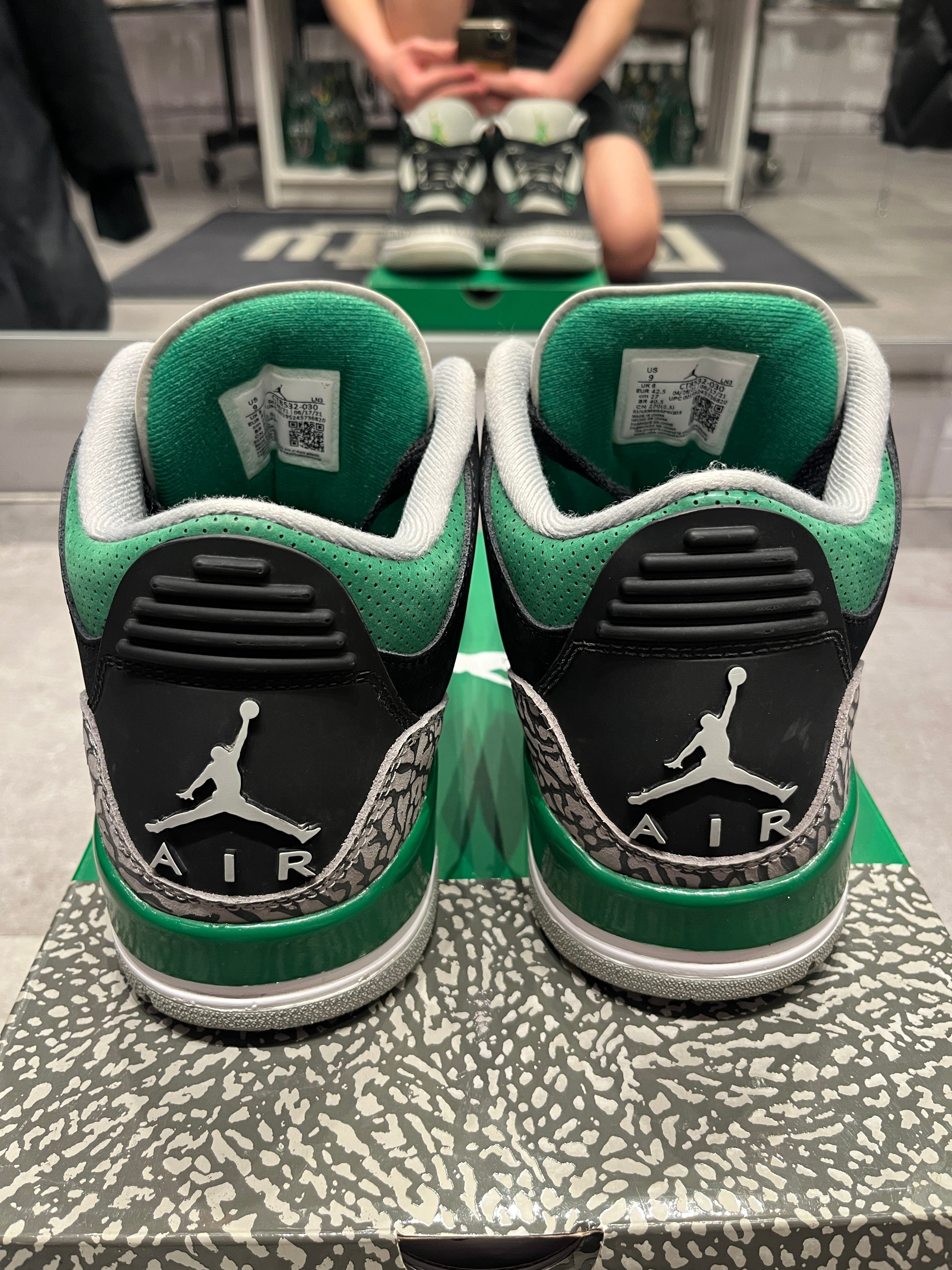 Jordan 3 Retro Pine Green (Preowned Size 9)