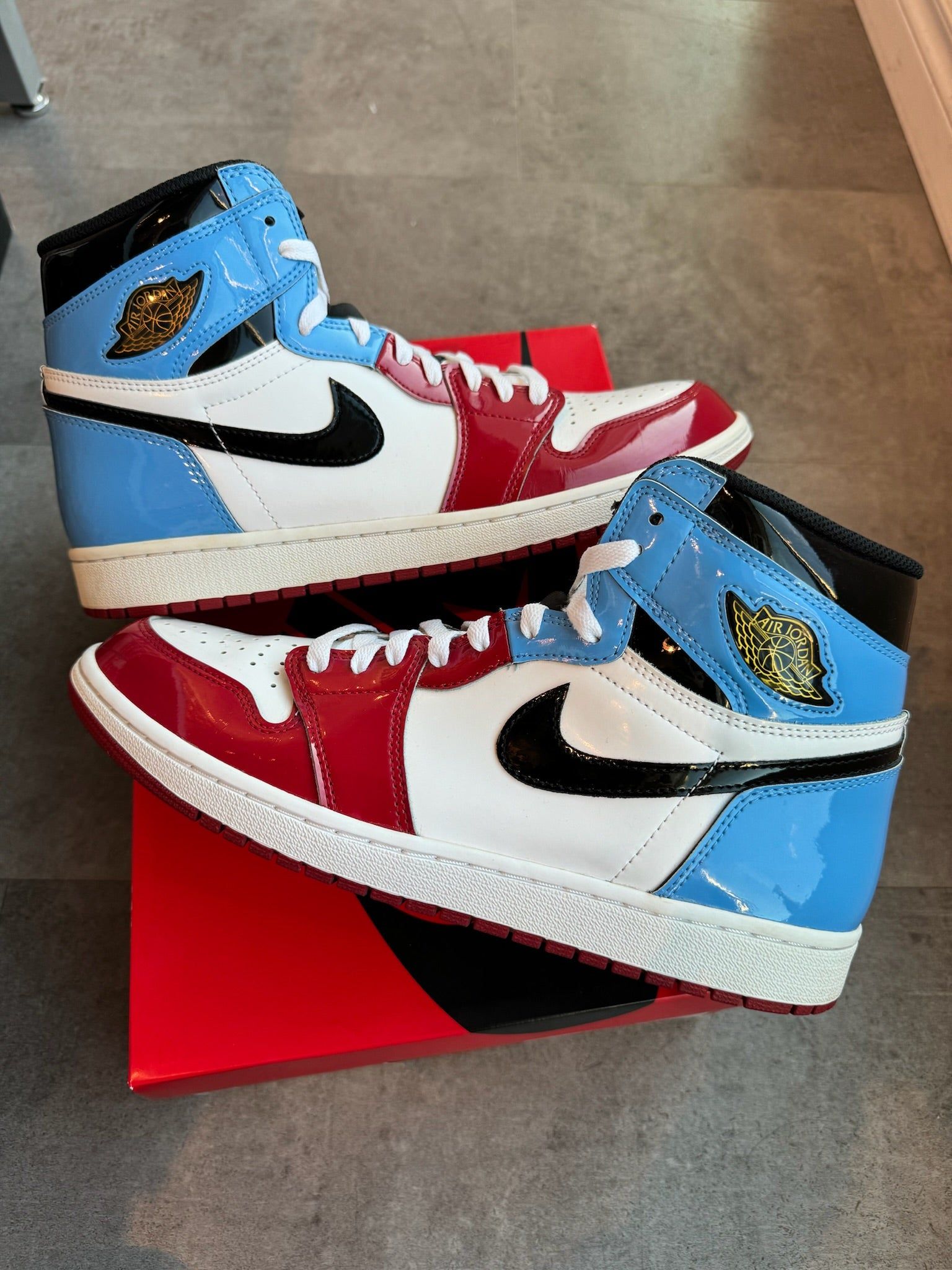 Jordan 1 Retro High Fearless UNC Chicago - Pre-Owned Size 11.5