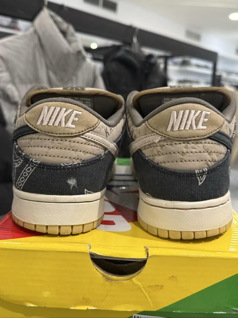 Nike SB Dunk Low Travis Scott - Pre-Owned Size 9