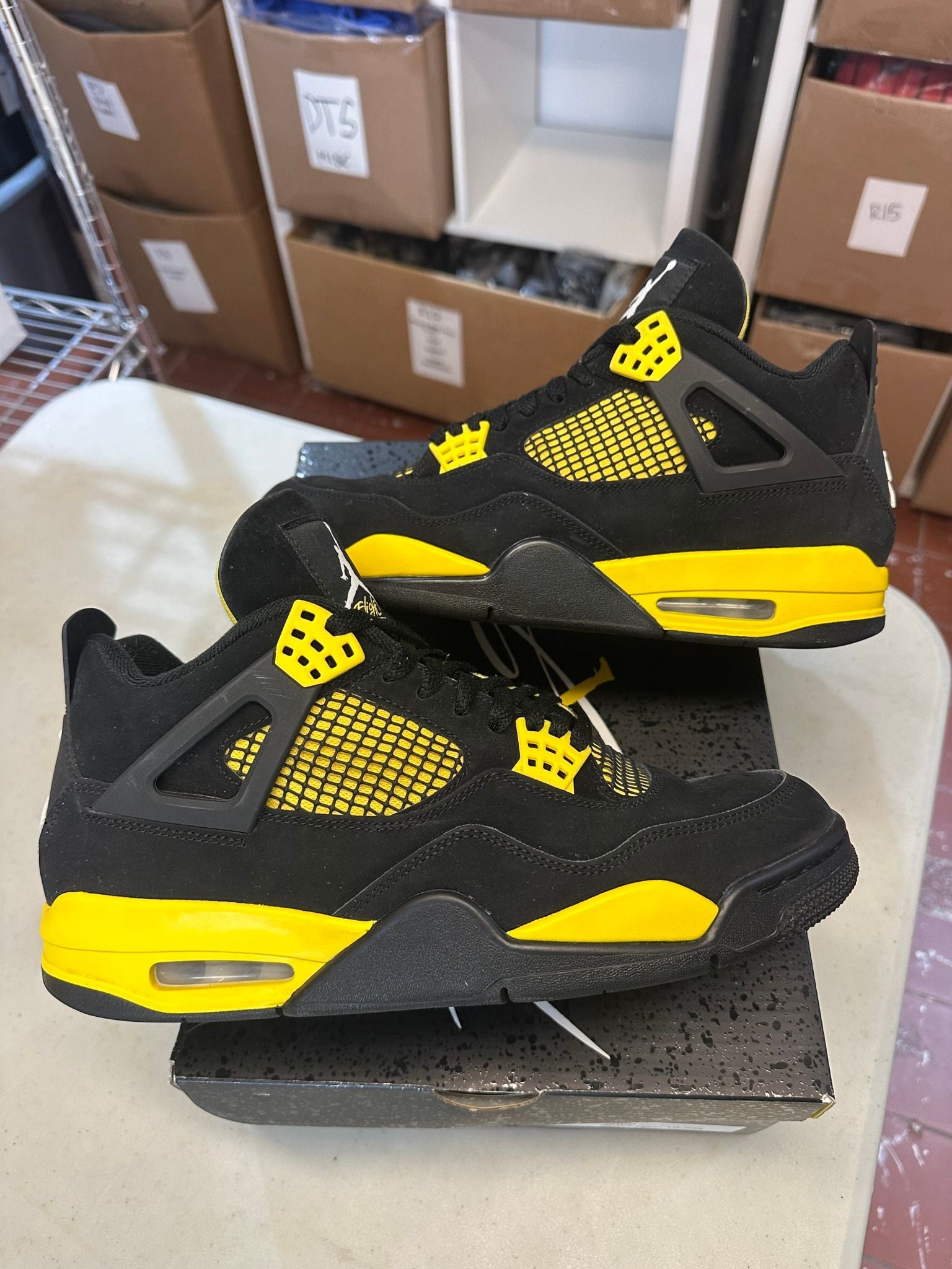 Jordan 4 Retro Thunder (2023) - Pre-Owned Size 10.5