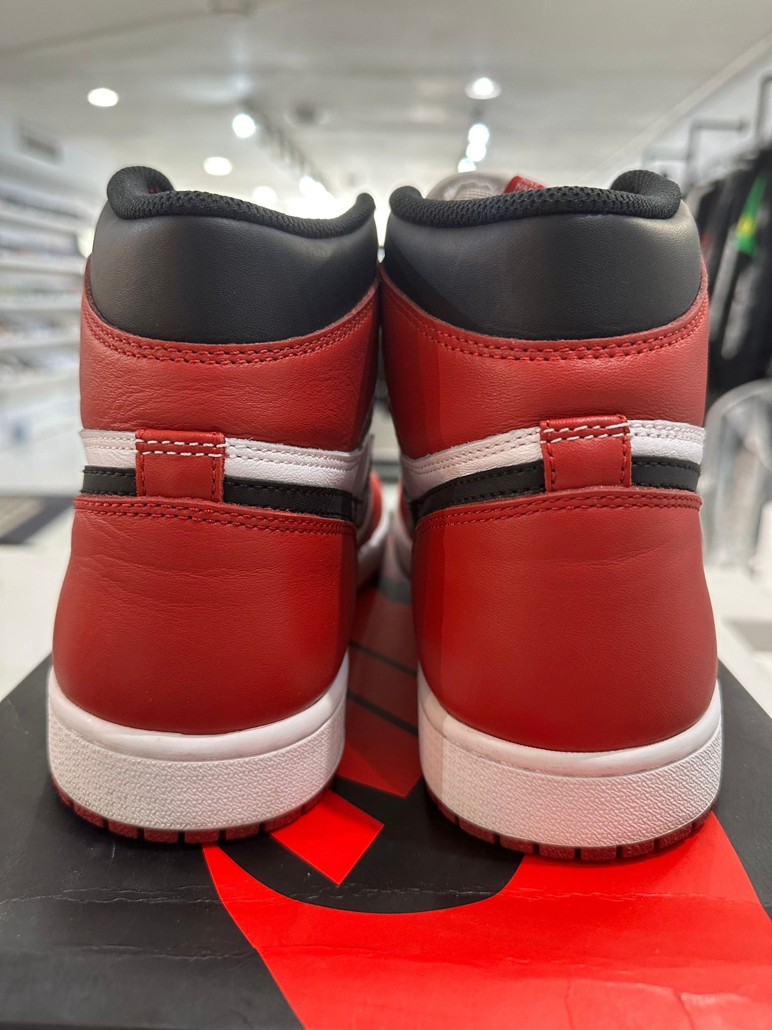 Jordan 1 Retro High Chicago (2015) - Pre-Owned Size 10.5