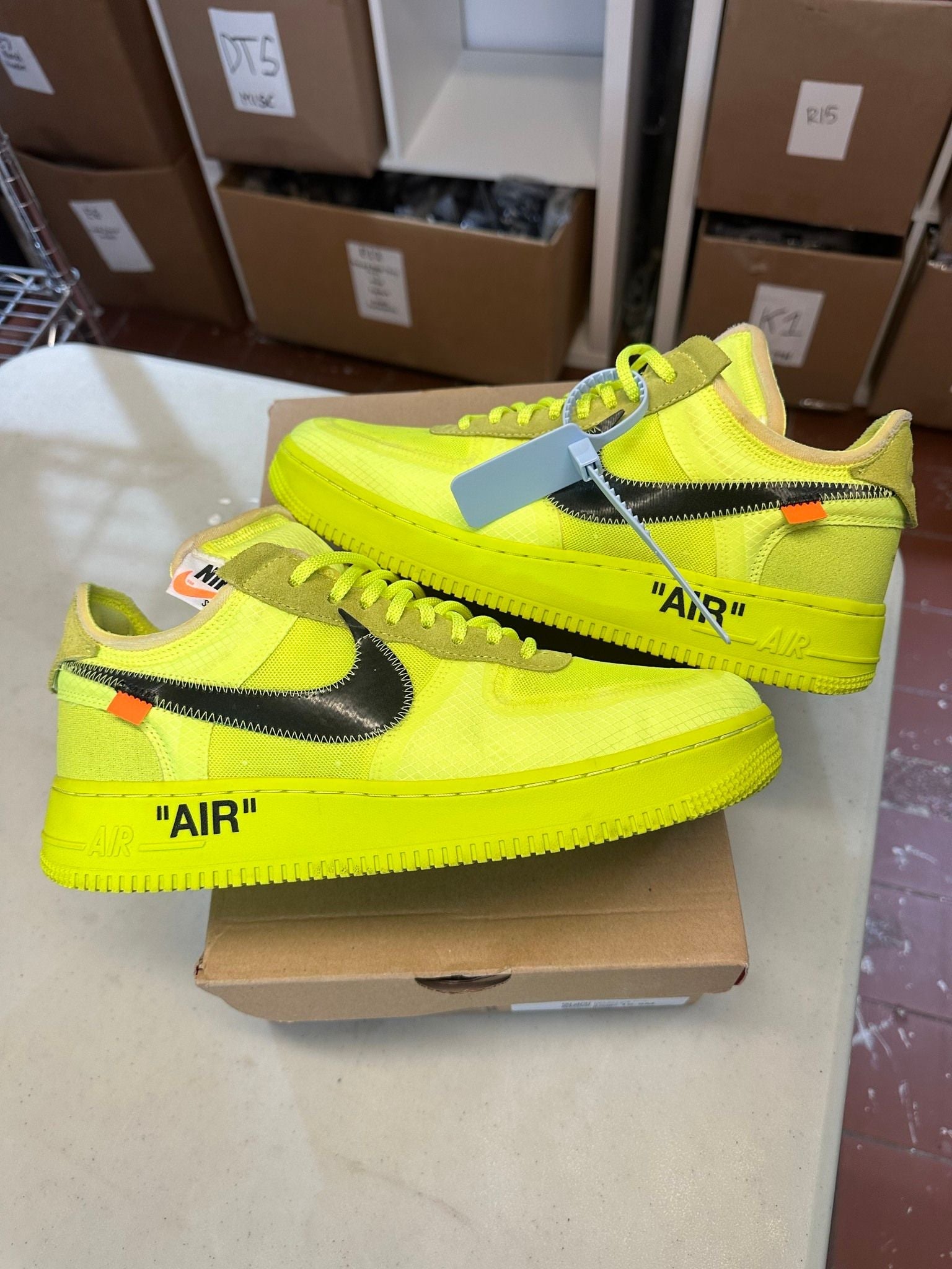 Nike Air Force 1 Low Off-White Volt - Pre-Owned Size 10.5