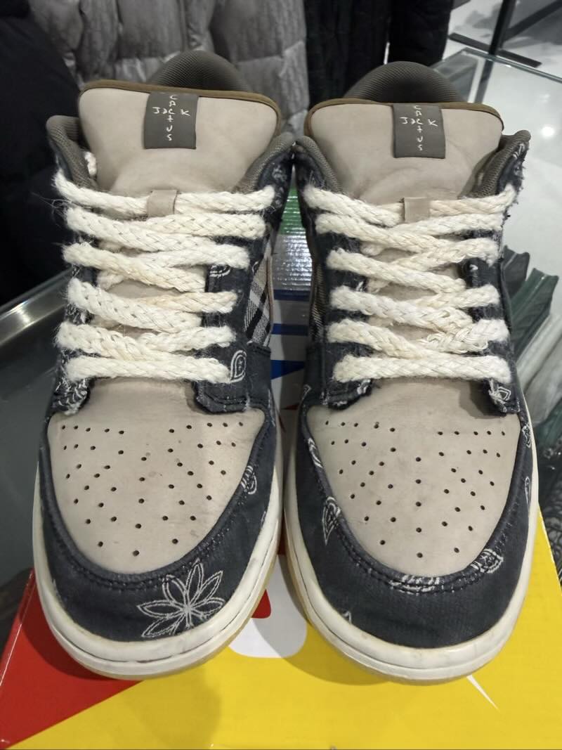 Nike SB Dunk Low Travis Scott - Pre-Owned Size 9