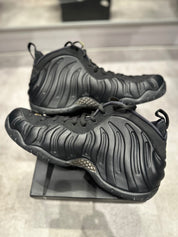 Nike Air Foamposite Pro Black Metallic Gold - Pre-Owned Size 11