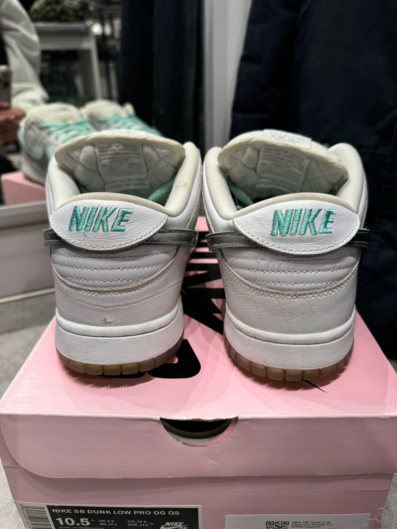 Nike SB Dunk Low Diamond Supply Co. White Diamond - Pre-Owned Size 10.5