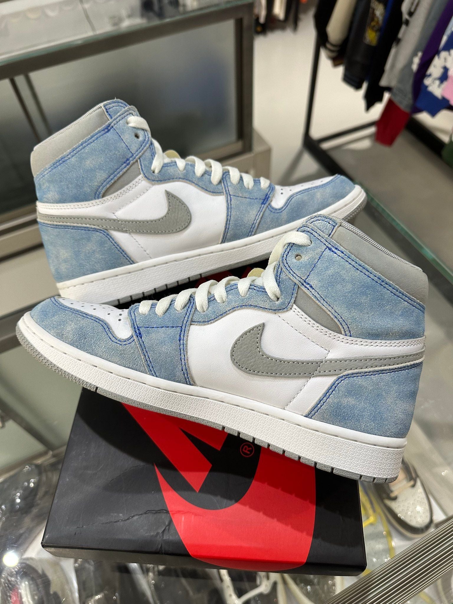 Jordan 1 Retro High Hyper Royal - Pre-Owned Size 8.5