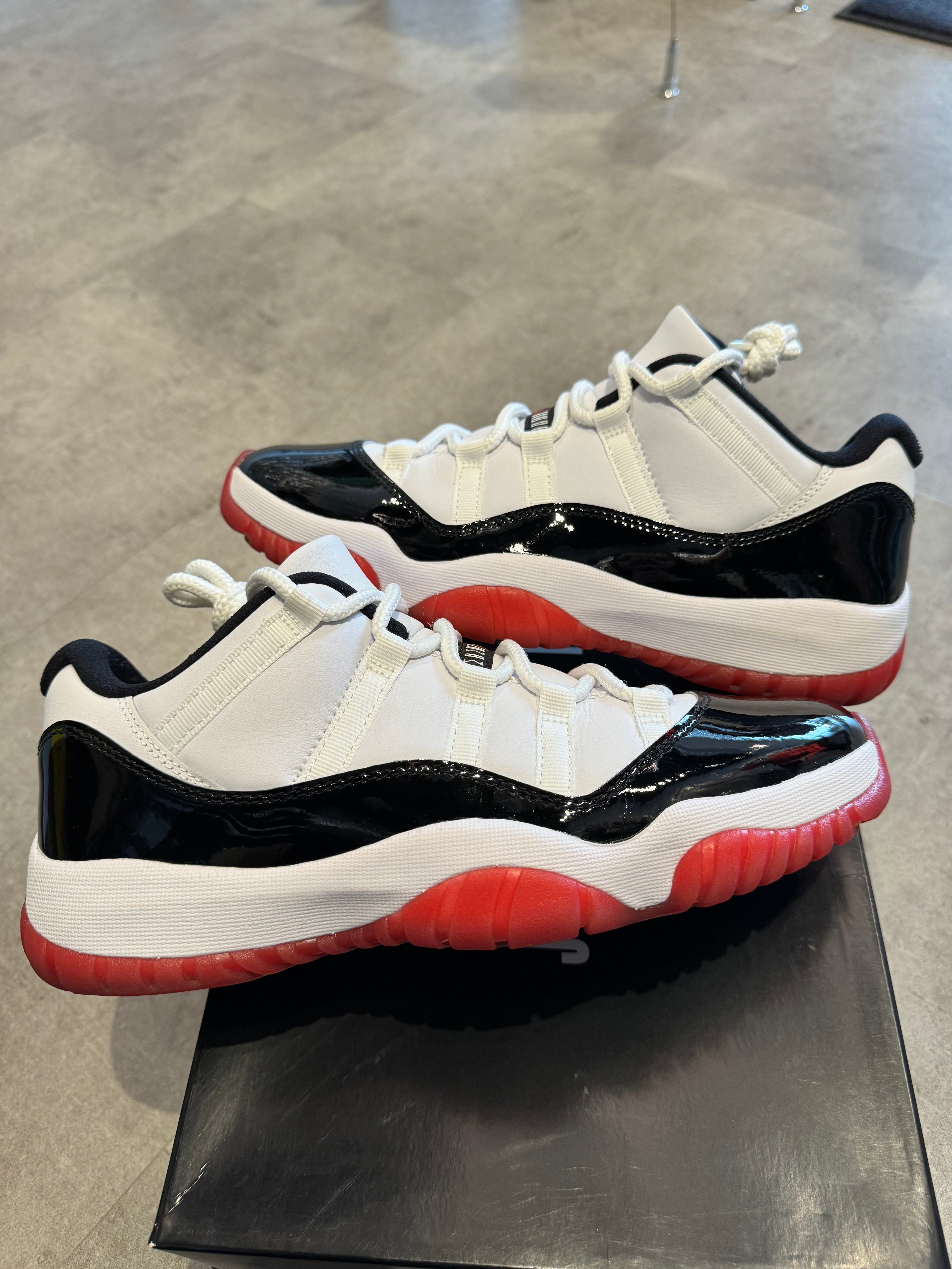 Jordan 11 Retro Low Concord Bred - Pre-Owned Size 9