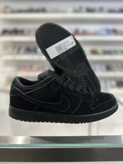 Nike SB Dunk Low Blackout - Pre-Owned Size 9 (No original box)