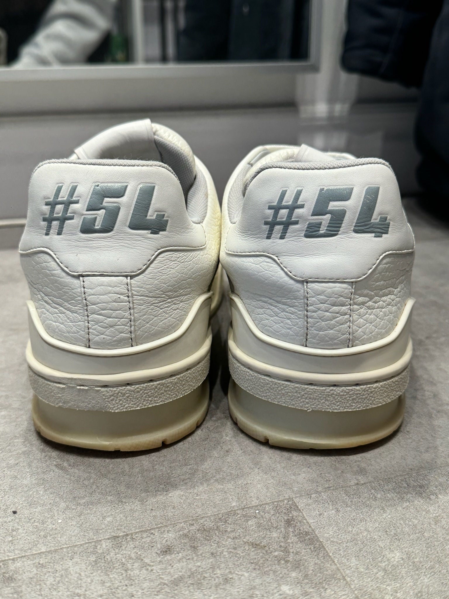 Louis Vuitton Trainer White Grey Signature - Pre-Owned Size 9 (No original box)