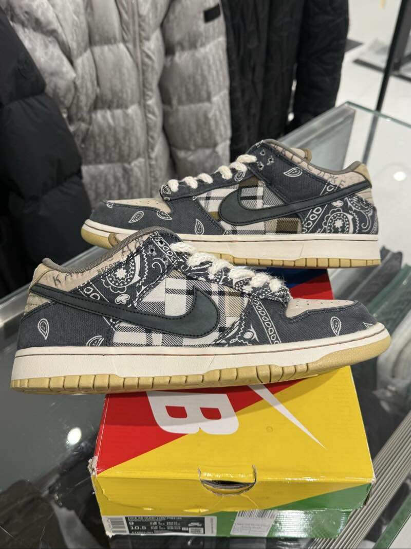 Nike SB Dunk Low Travis Scott - Pre-Owned Size 9