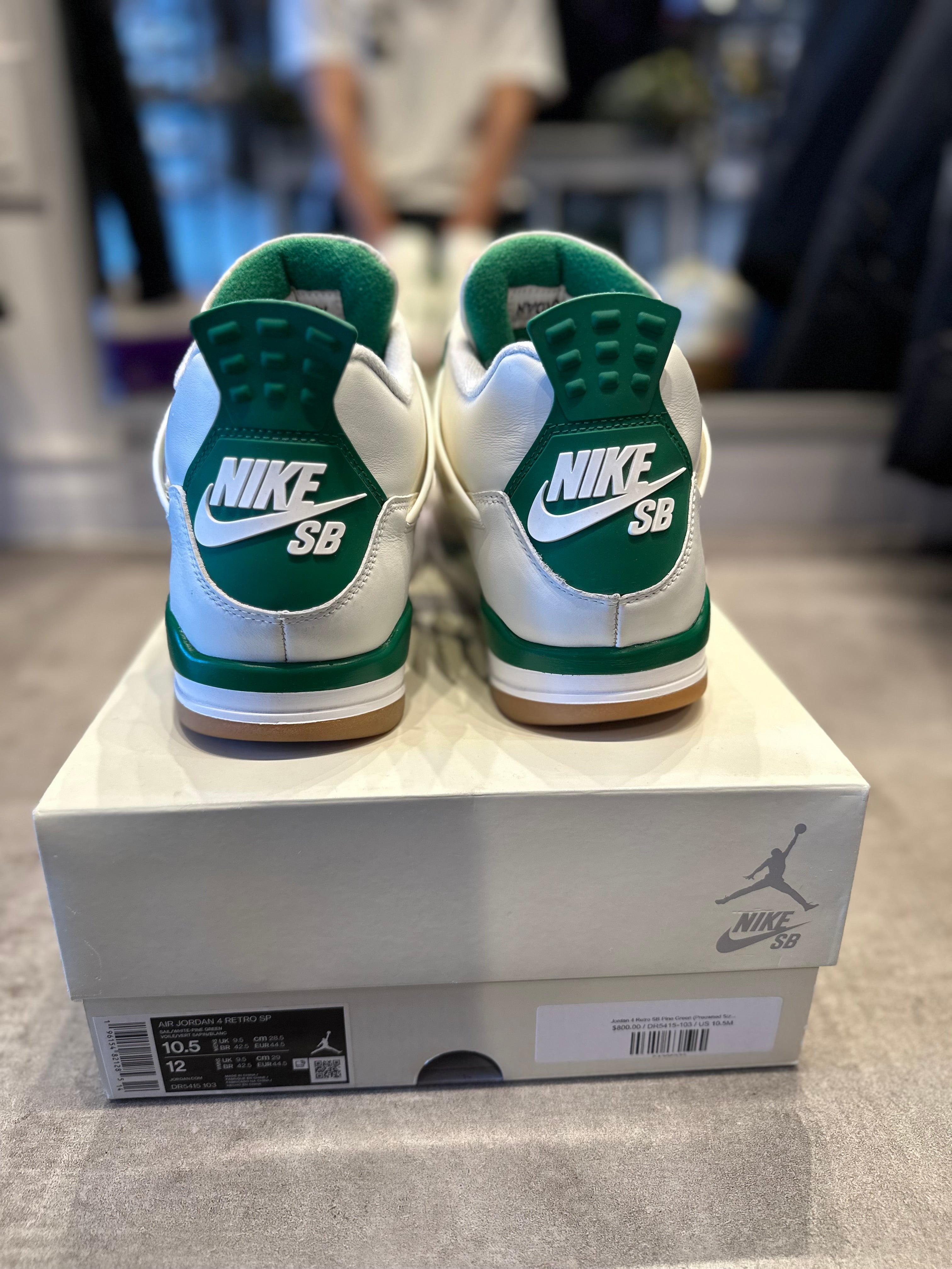 Jordan 4 Retro SB Pine Green (Preowned Size 10.5)