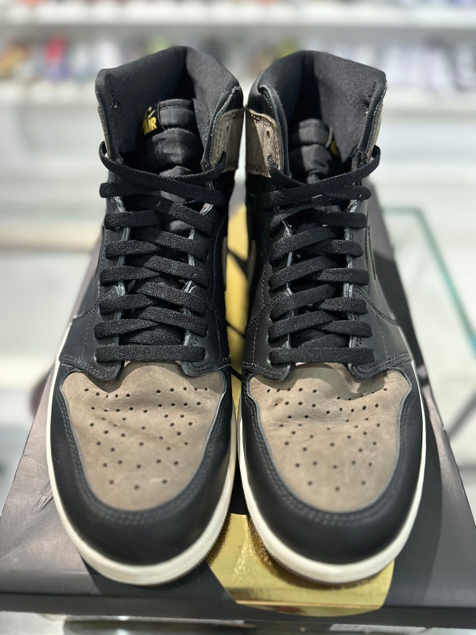 Jordan 1 Retro High OG Palomino - Pre-Owned Size 11.5