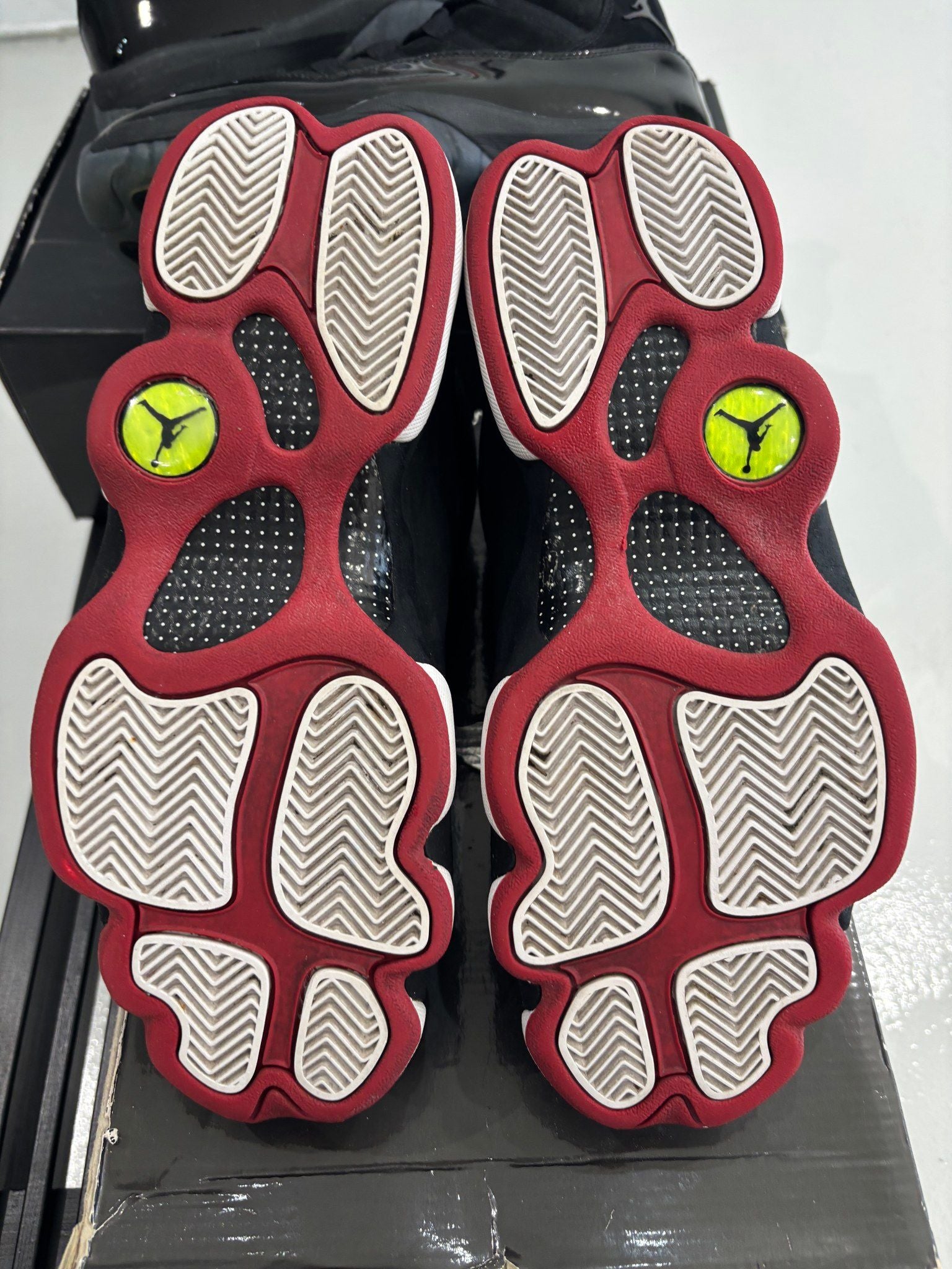 Jordan 13 Retro Playoffs (2011) - Pre-Owned Size 9