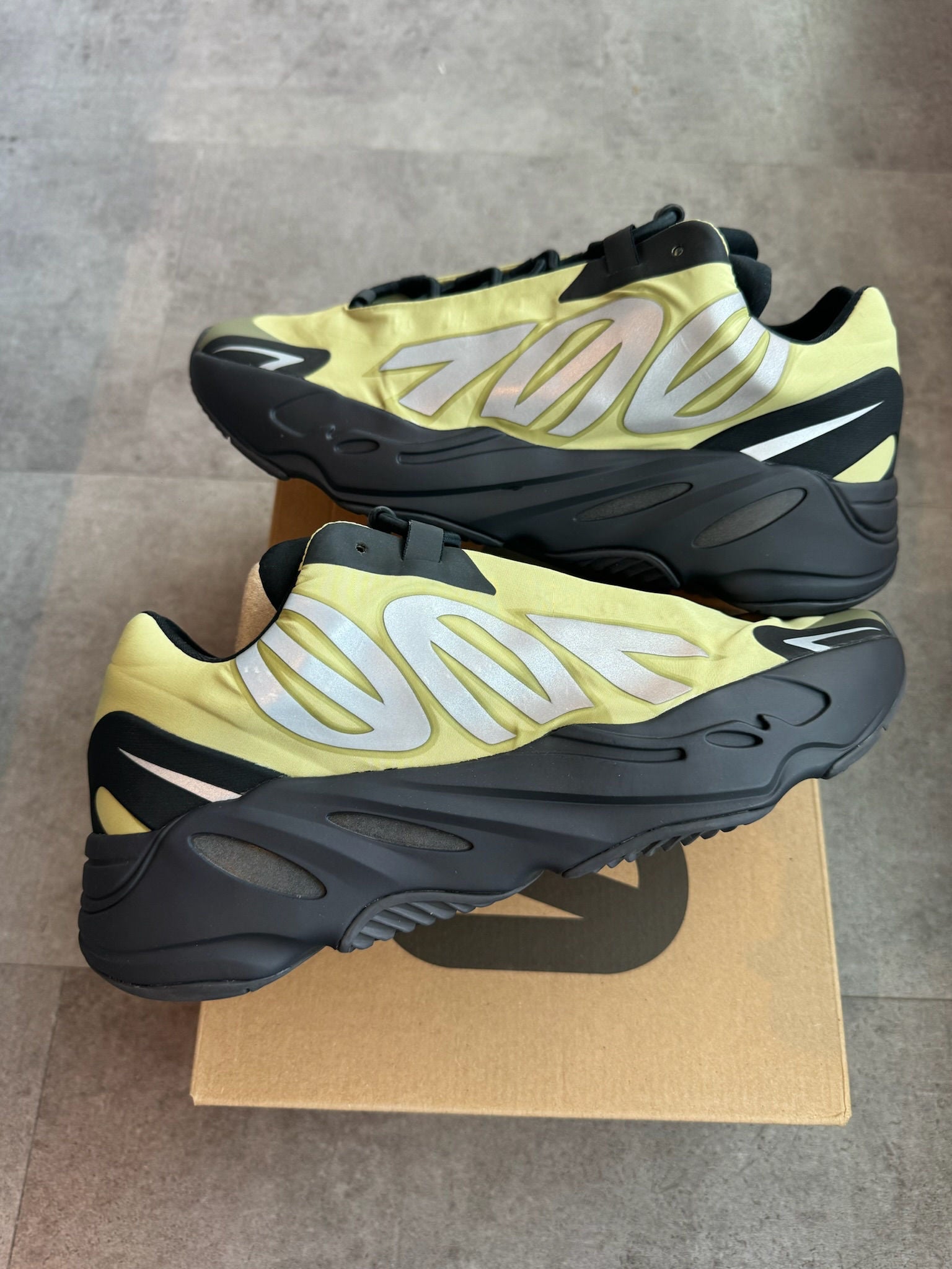 adidas Yeezy Boost 700 MNVN Resin - Pre-Owned Size 10