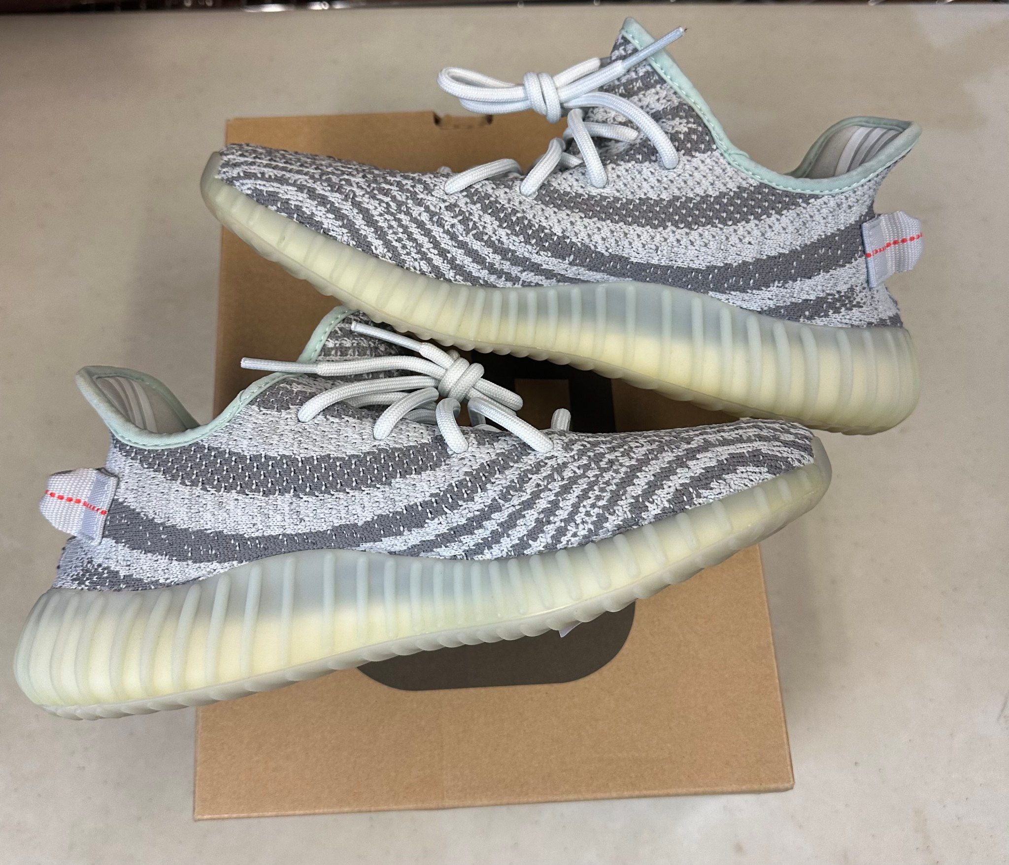 Adidas Yeezy Boost 350 V2 Blue Tint - Pre-Owned Size 8