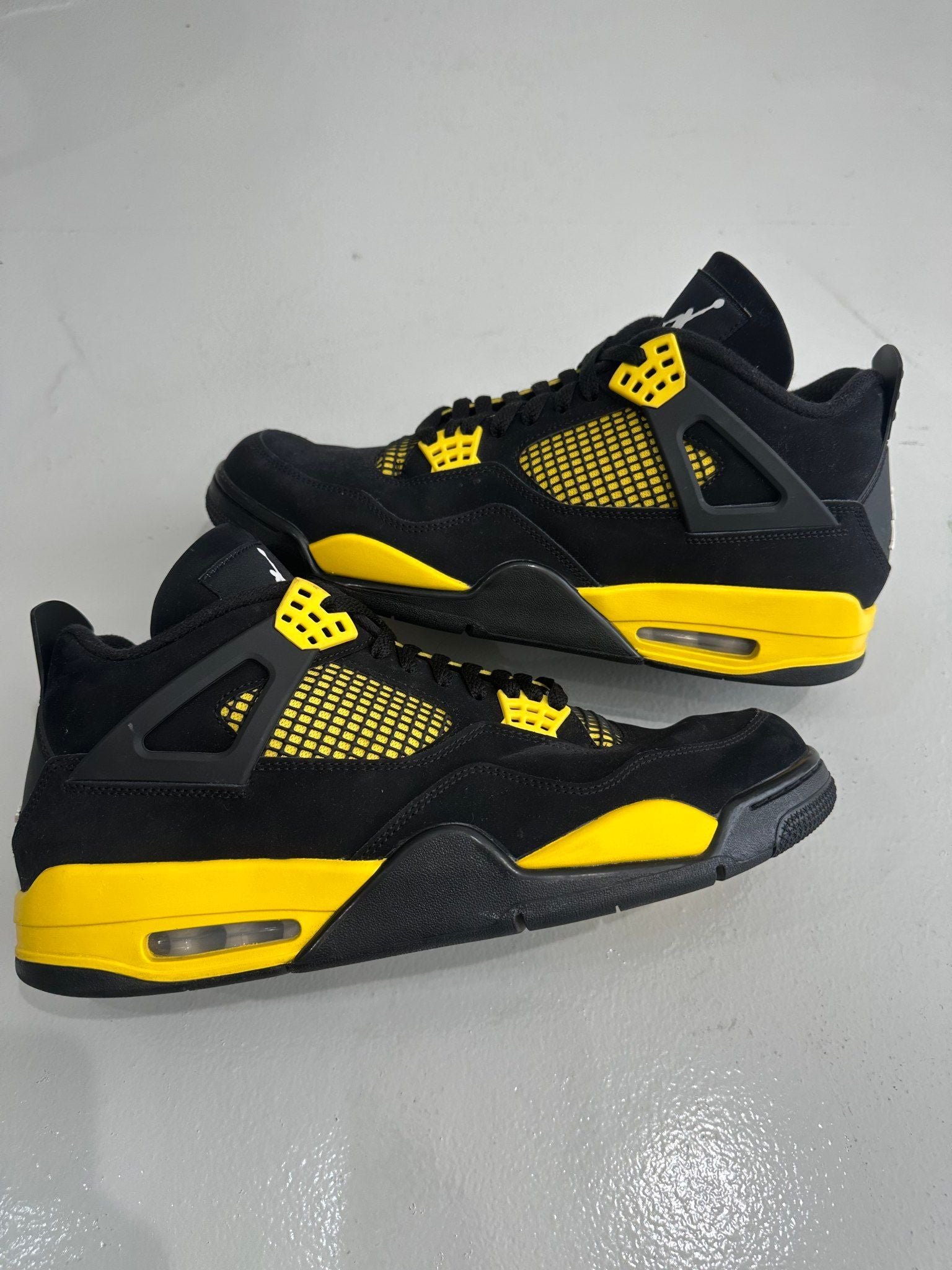 Jordan 4 Retro Thunder (2023) - Pre-Owned Size 12.5 (No Original Box)