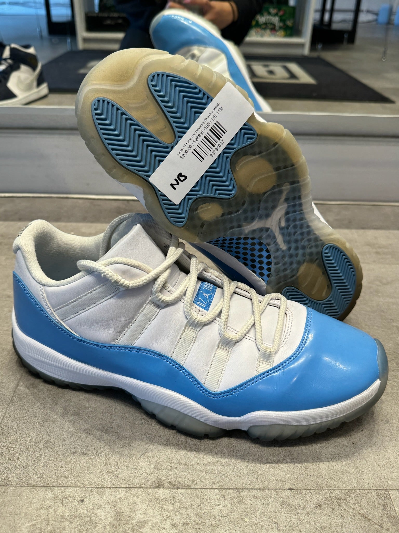 Jordan 11 Retro Low University Blue (Preowned)