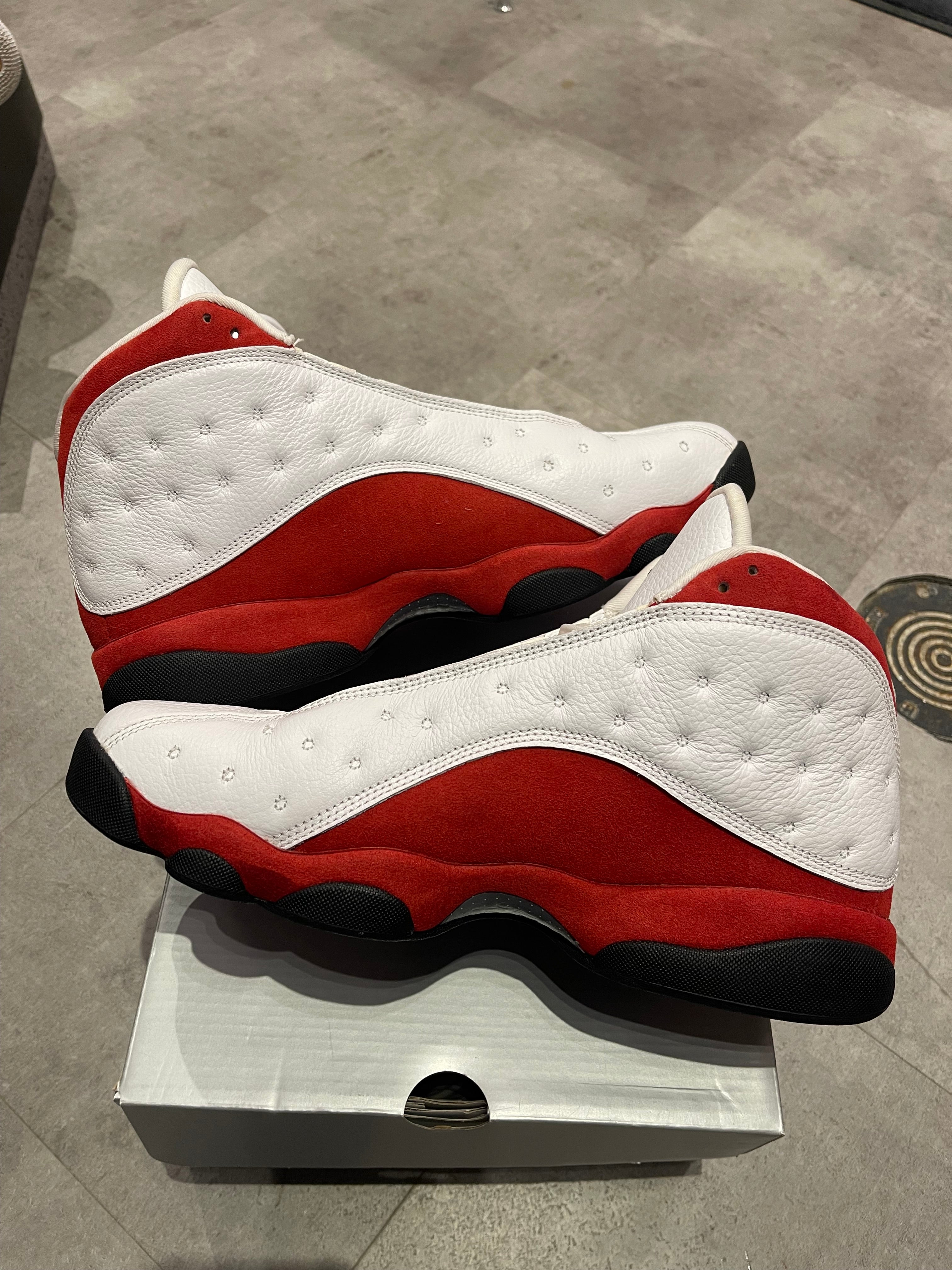 Jordan 13 Retro OG Chicago (2017) (Preowned Size 11)