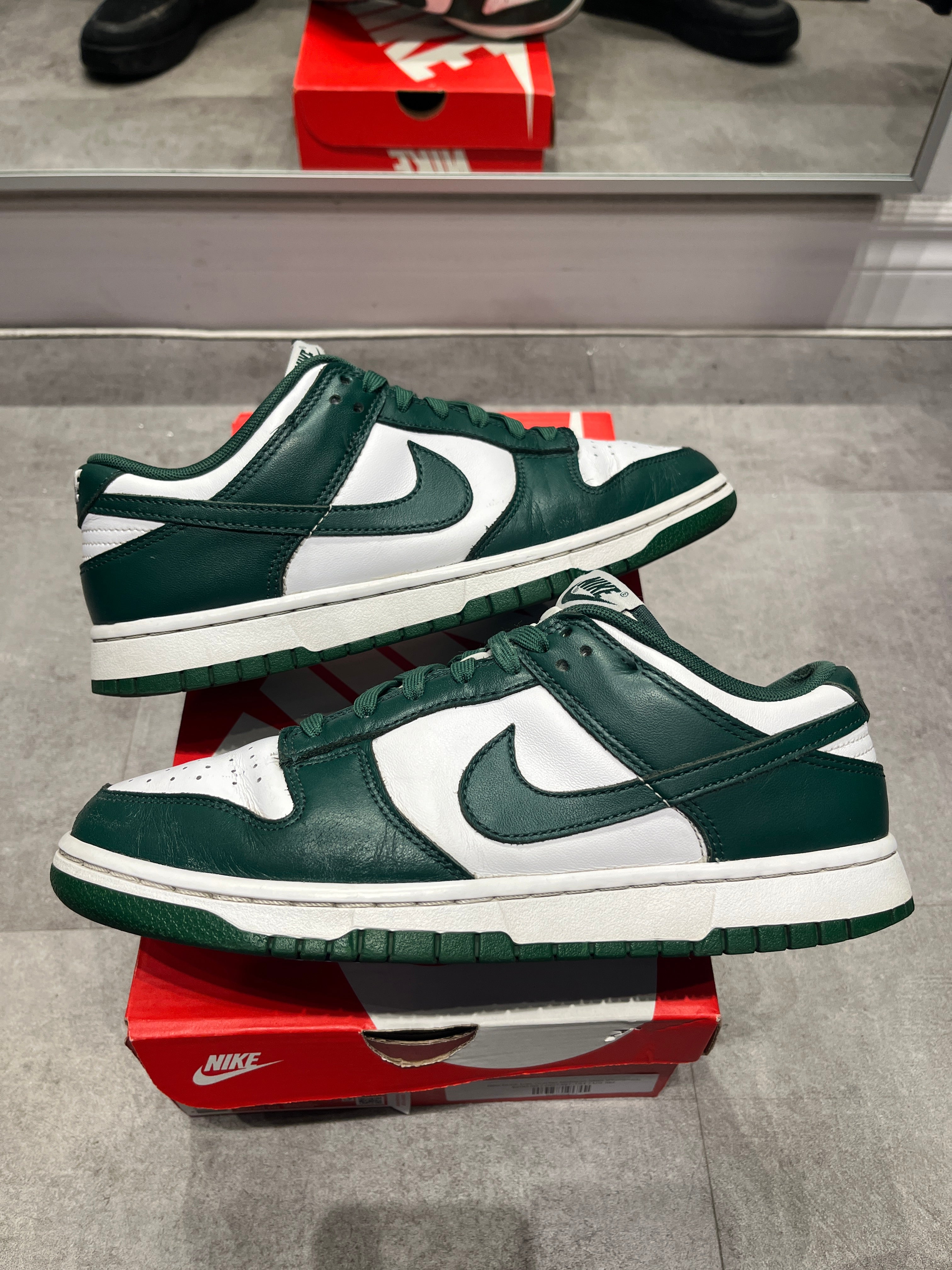 Nike Dunk Low Spartan Michigan State (Preowned)