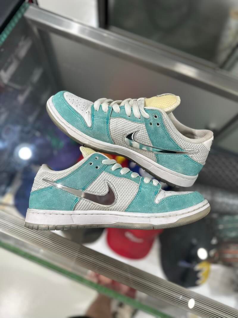 Nike SB Dunk Low April Skateboards - Pre-Owned Size 8.5 (No original box)