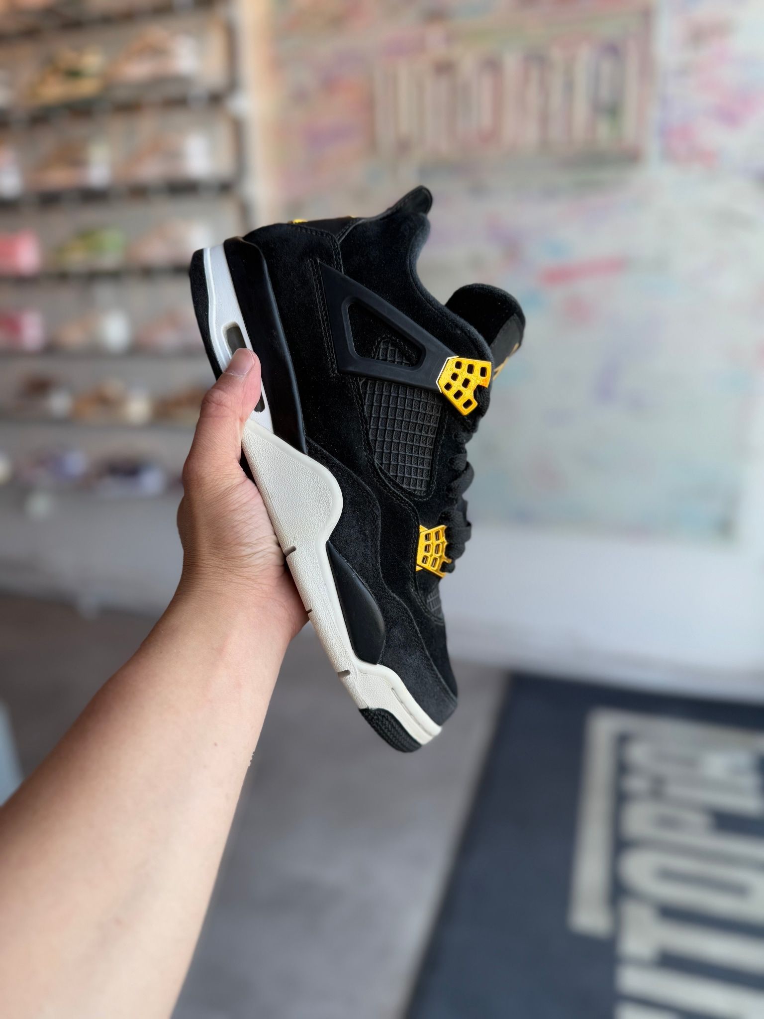 Jordan 4 Retro Royalty - Pre-Owned Size 8.5