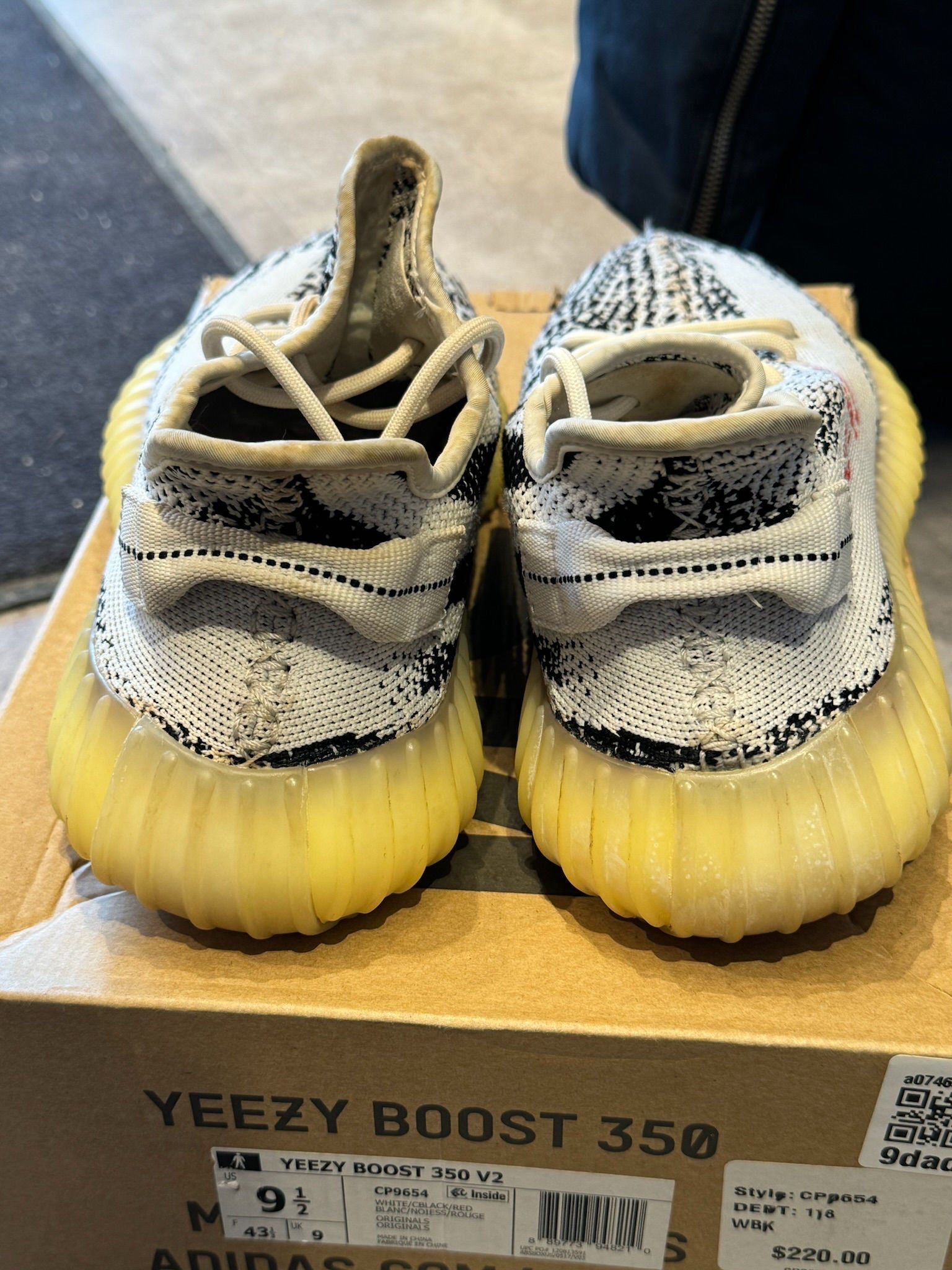 Adidas Yeezy Boost 350 V2 Zebra - Pre-Owned Size 9.5