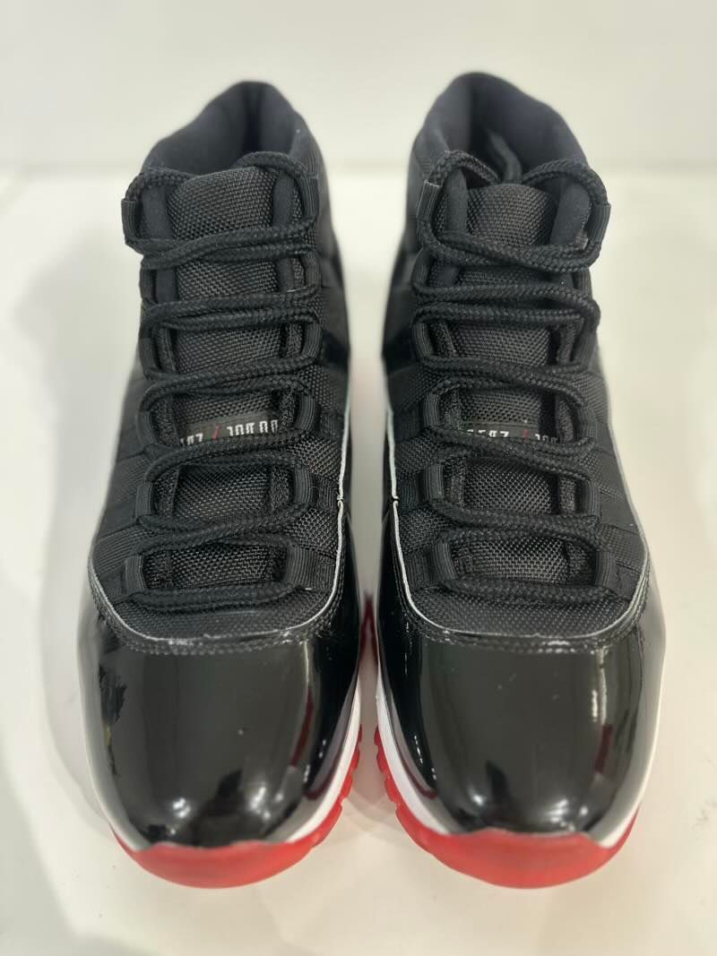 Jordan 11 Retro Playoffs Bred (2019) - Pre-Owned Size 9.5 (No original box)