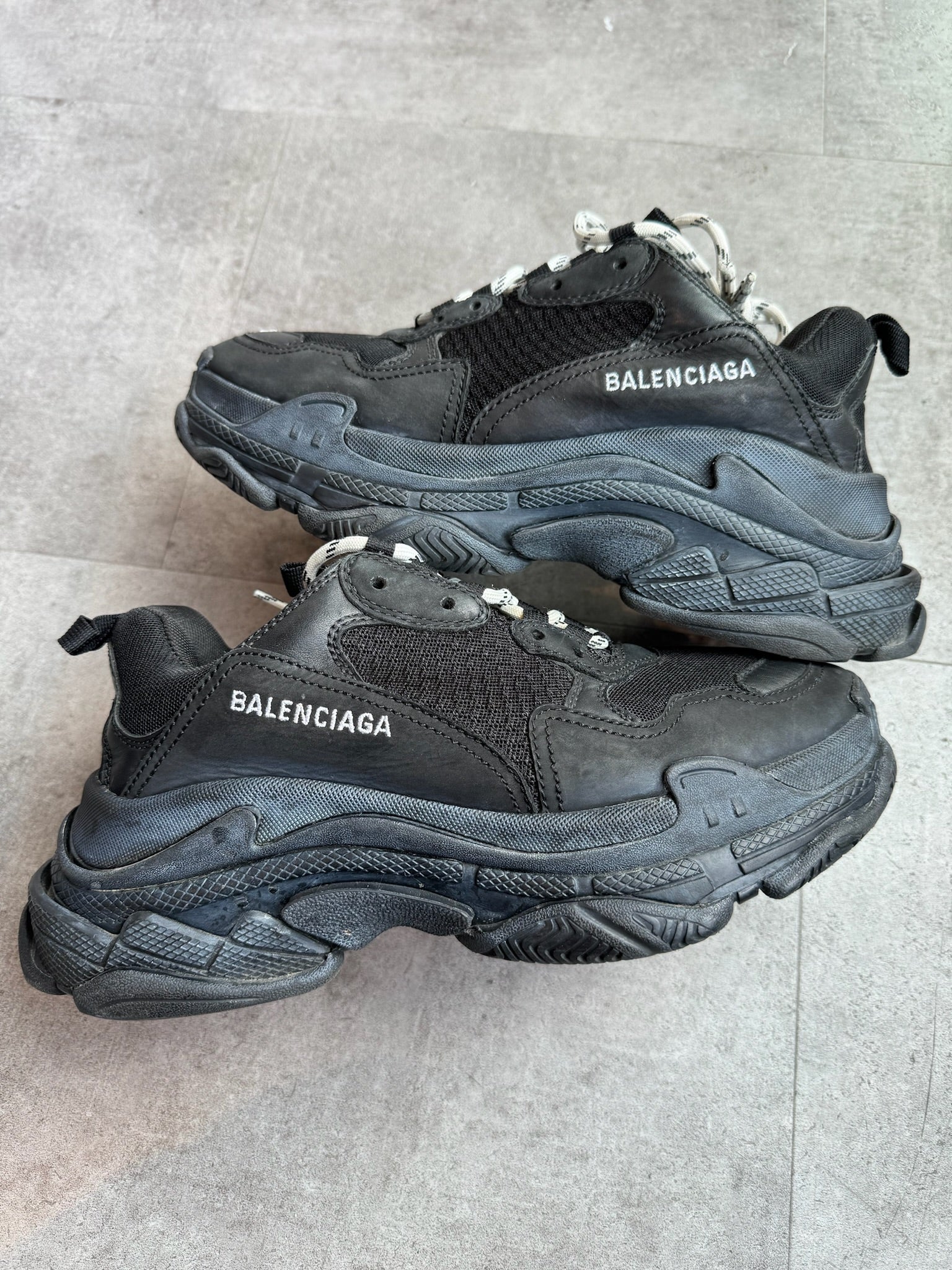 Balenciaga Triple S Sneaker Triple Black - Pre-Owned Size 8 (No original box)