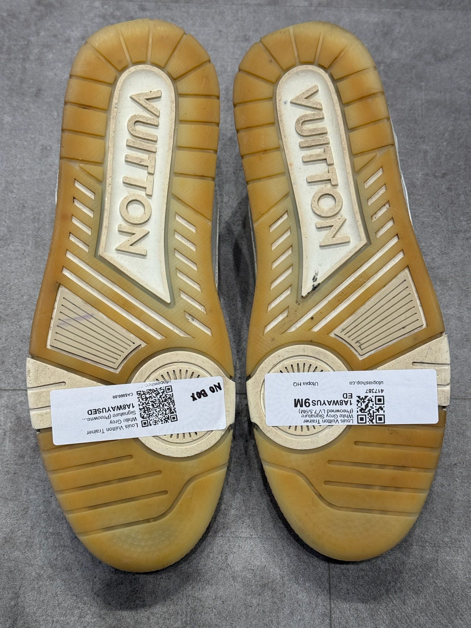 Louis Vuitton Trainer White Grey Signature - Pre-Owned Size 9 (No original box)