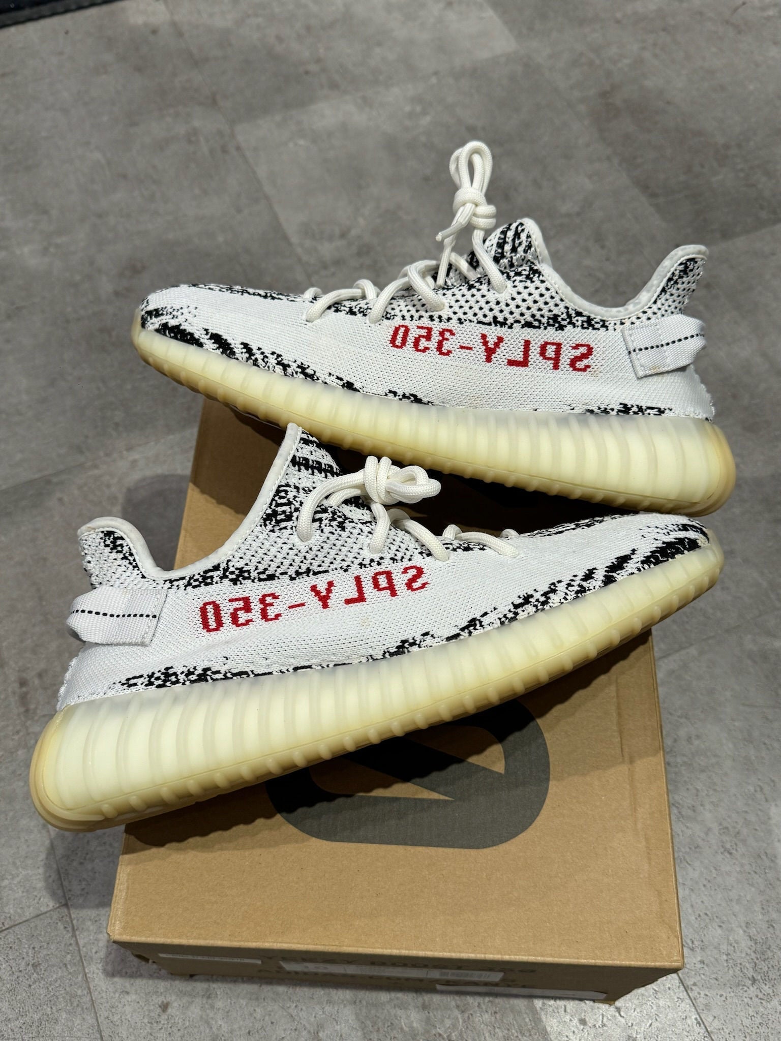 Adidas Yeezy Boost 350 V2 Zebra - Pre-Owned Size 10