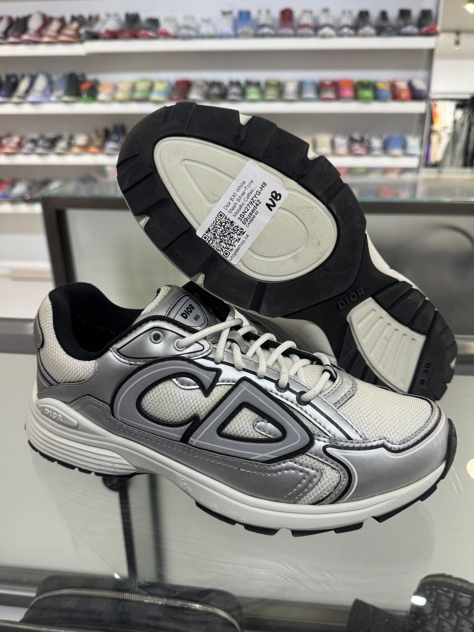 Dior B30 White Mesh Silver-Tone Metallic Calfskin - Pre-Owned Size 42 (No original box)