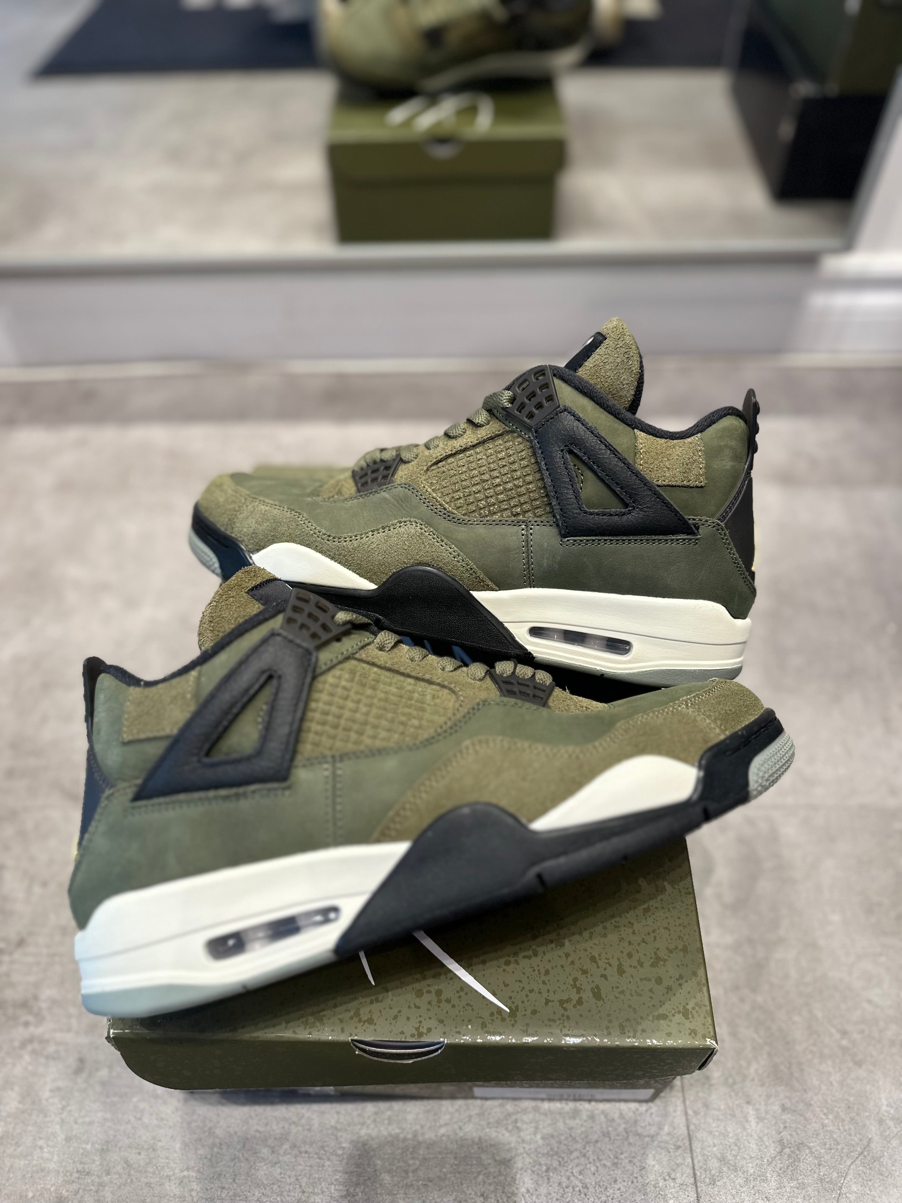 Jordan 4 Retro SE Craft Medium Olive - Pre-Owned Size 11