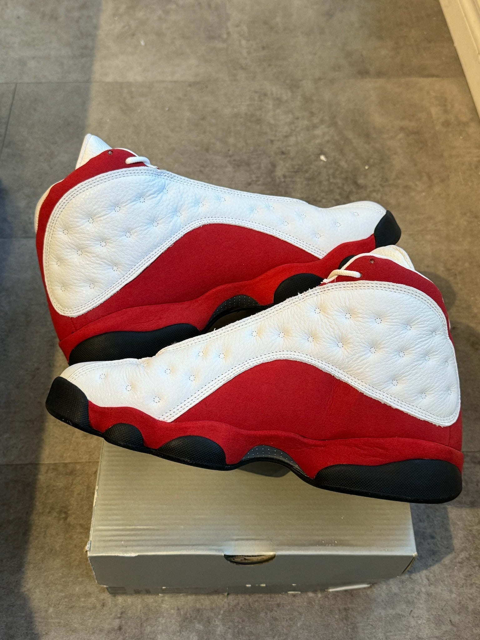 Jordan 13 Retro OG Chicago (2017) (Preowned Size 11 9/10)