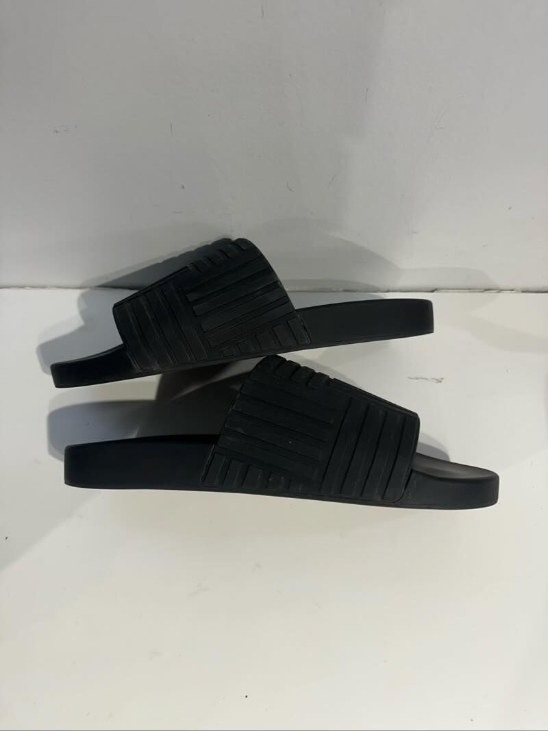 Bottega Veneta Rubber Slides Black - Pre-Owned Size 11M (No Box)