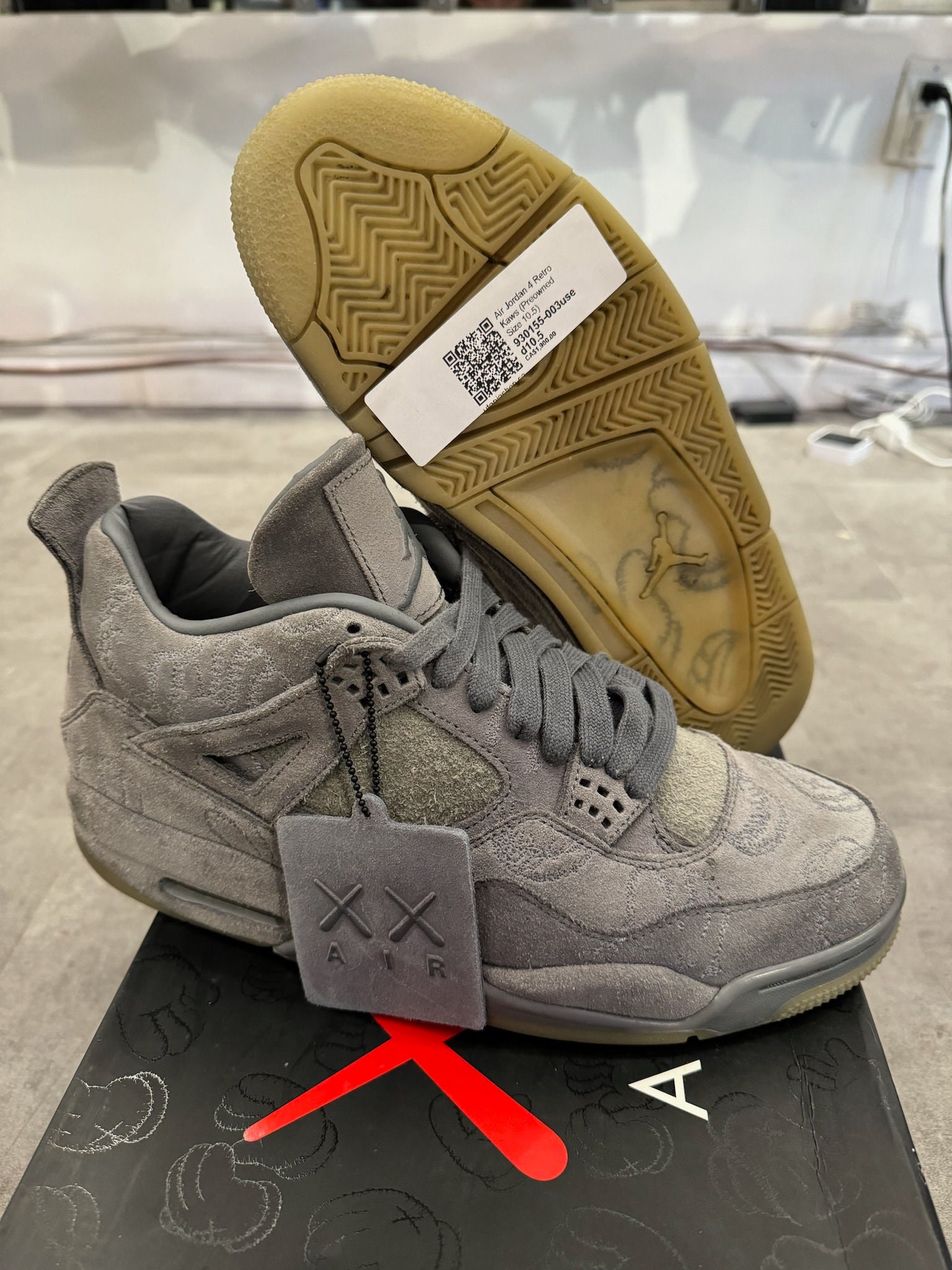 Air Jordan 4 Retro Kaws - Pre-Owned Size 10.5