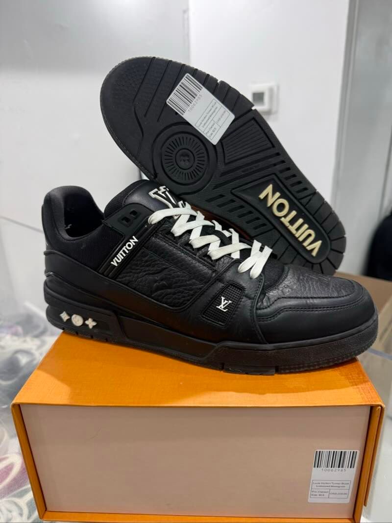 Louis Vuitton Trainer Black Embossed Monogram - Pre-Owned Size 10.5