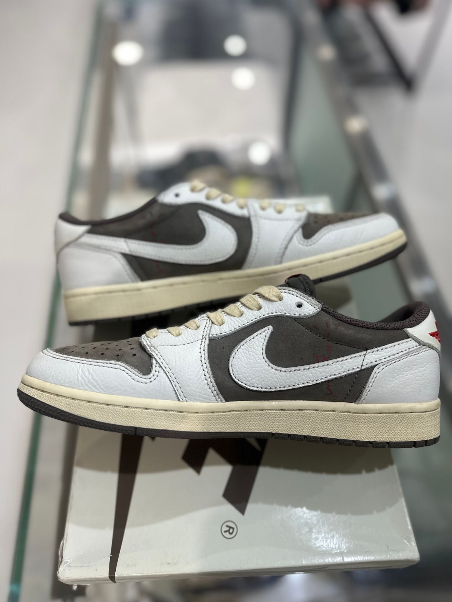 Jordan 1 Retro Low OG SP Travis Scott Reverse Mocha - Pre-Owned Size 8.5