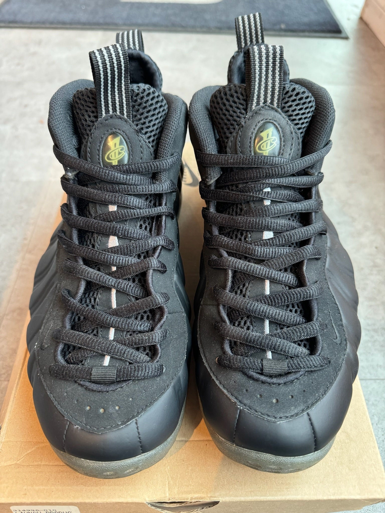 Nike Air Foamposite One Stealth - Pre-Owned Size 9.5