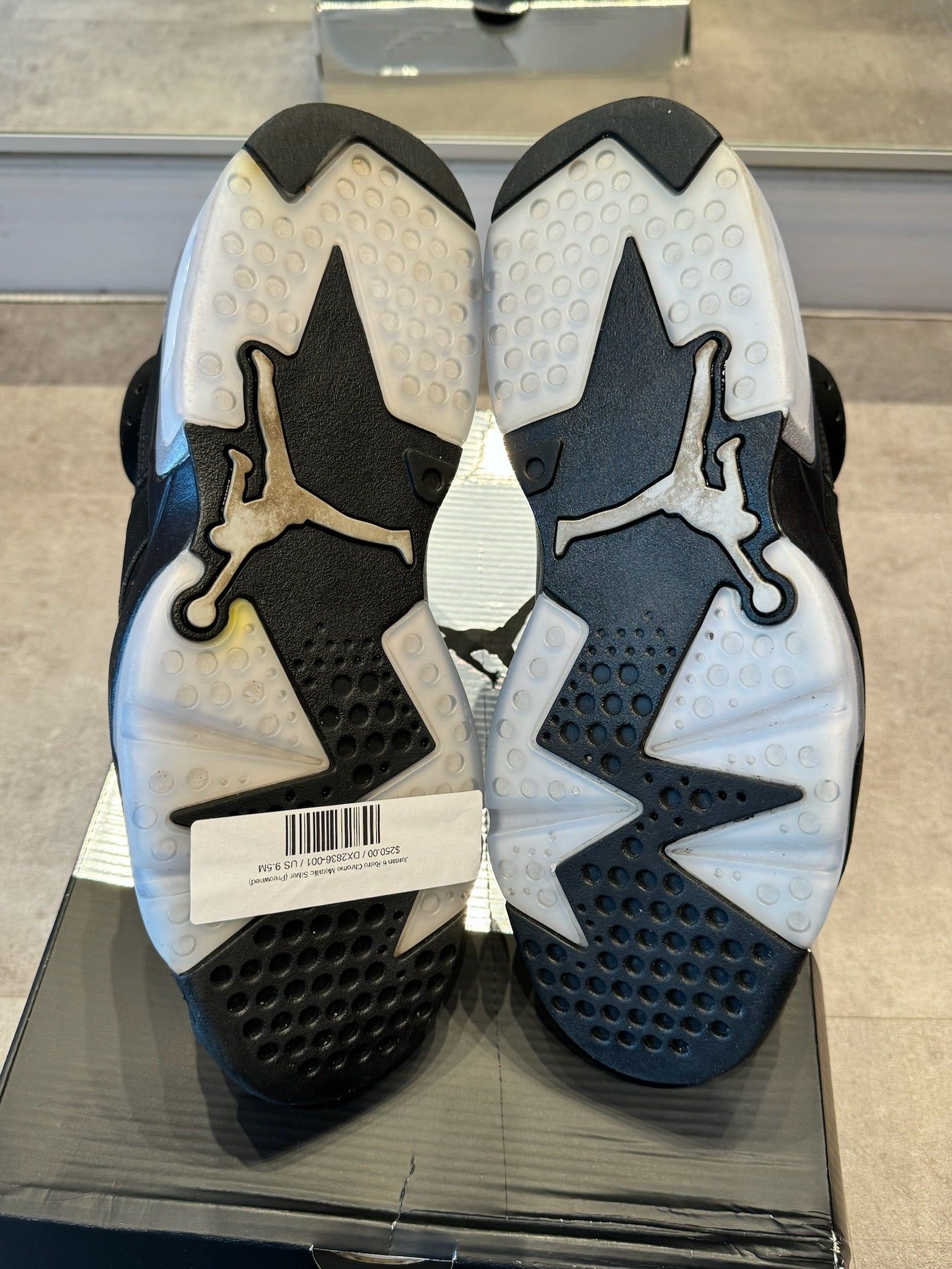 Jordan 6 Retro Chrome Metallic Silver - Pre-Owned Size 9.5