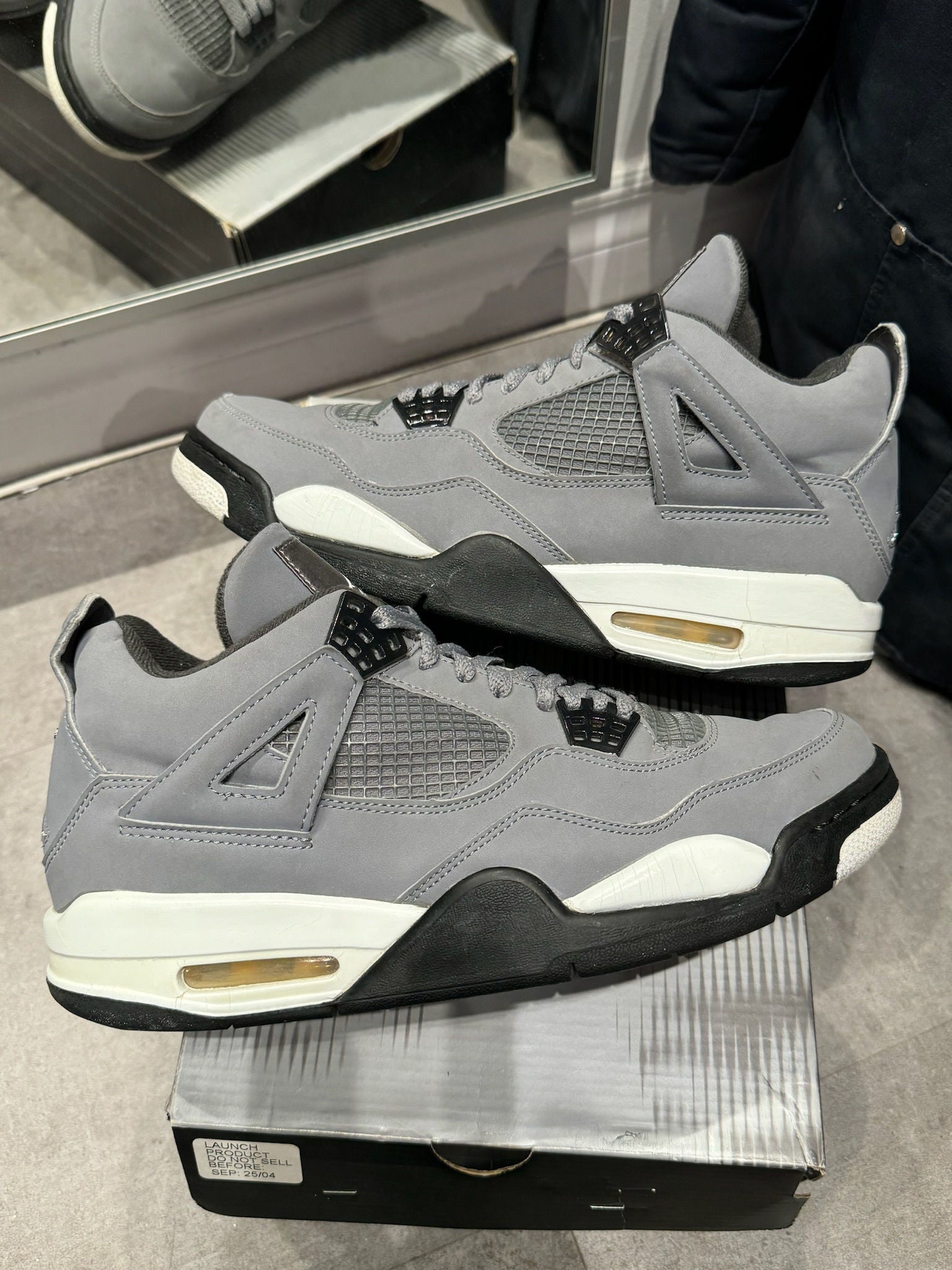 Jordan 4 Retro Cool Grey (2004) - Pre-Owned Size 10
