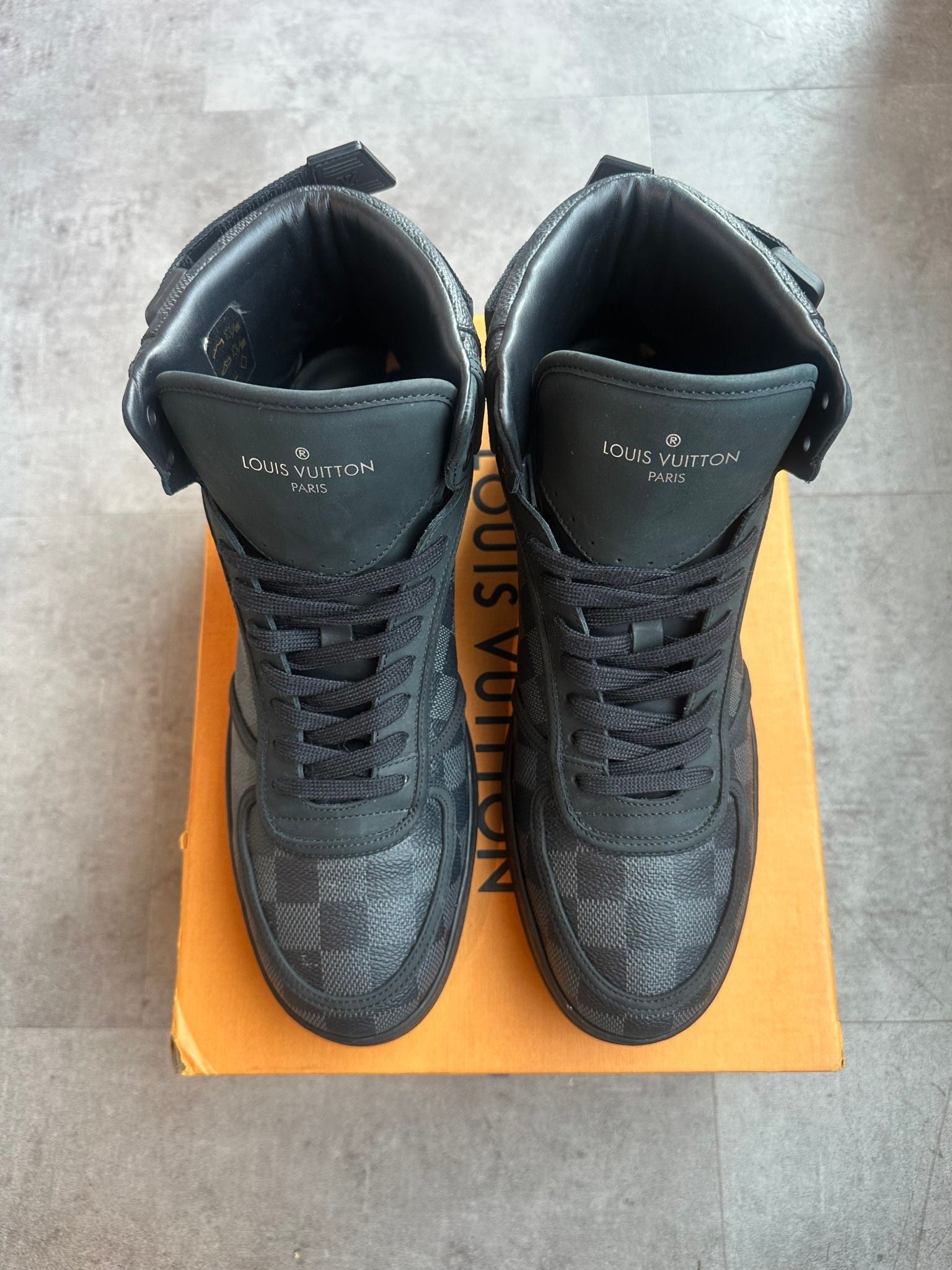 Louis Vuitton Rivoli Damier Black - Pre-Owned Size LV8/US9.5