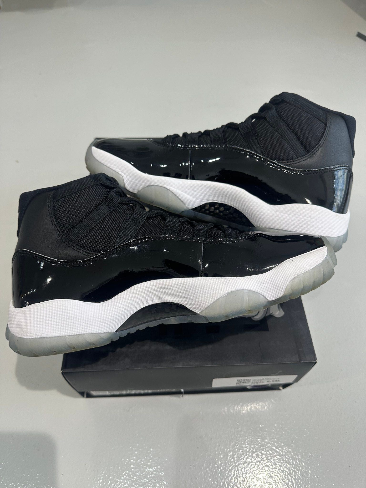 Jordan 11 Retro Space Jam (2016) - Pre-Owned Size 8.5