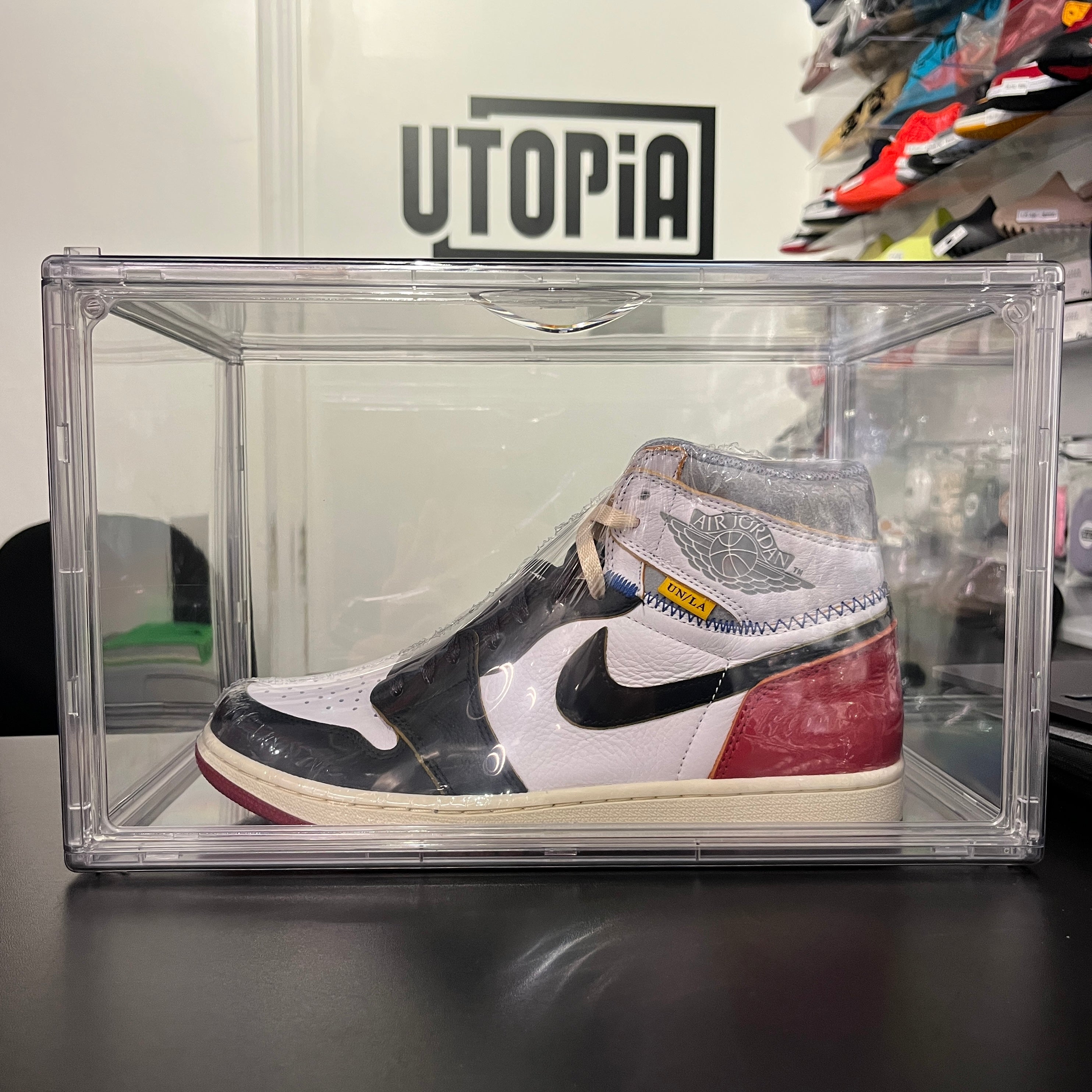 Clear Utopia Sneaker Case, brand new – photo 1 of 3