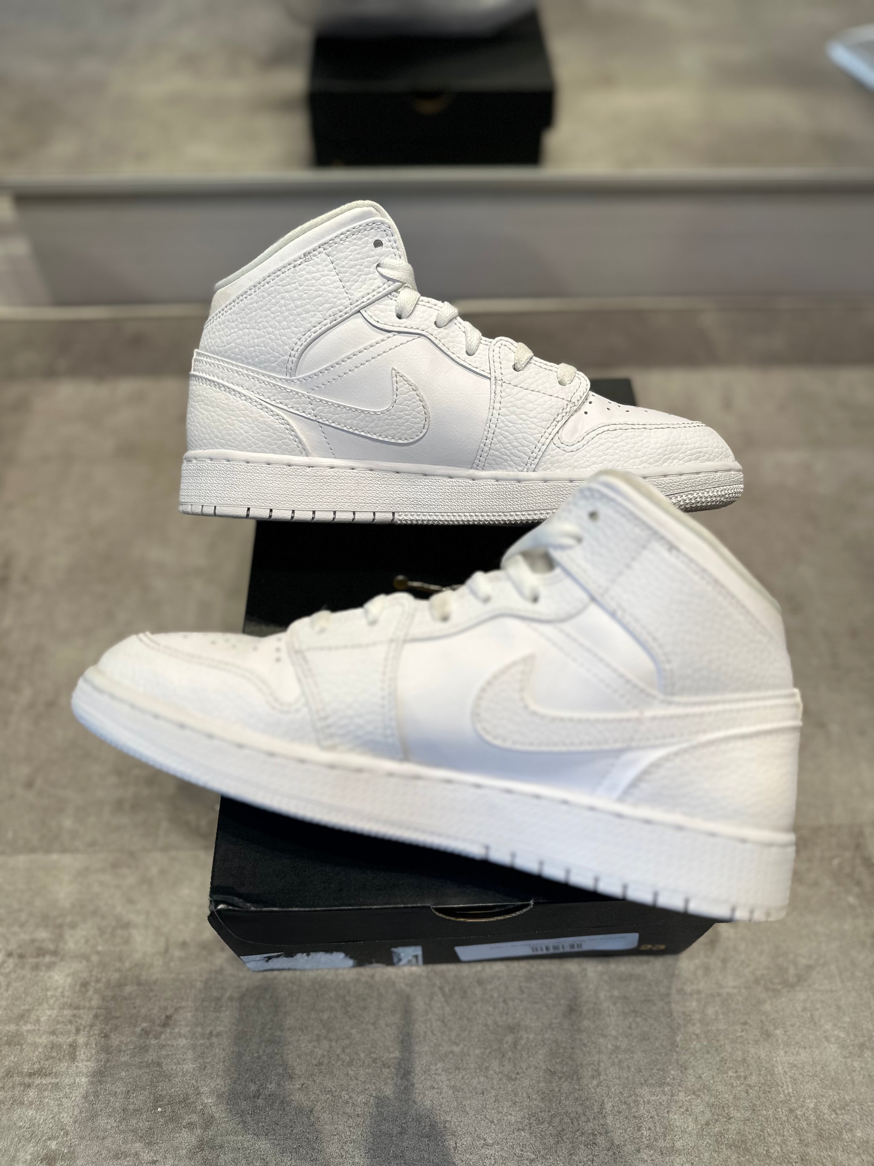 Jordan 1 Mid Triple White Tumbled Leather (GS) (Preowned)