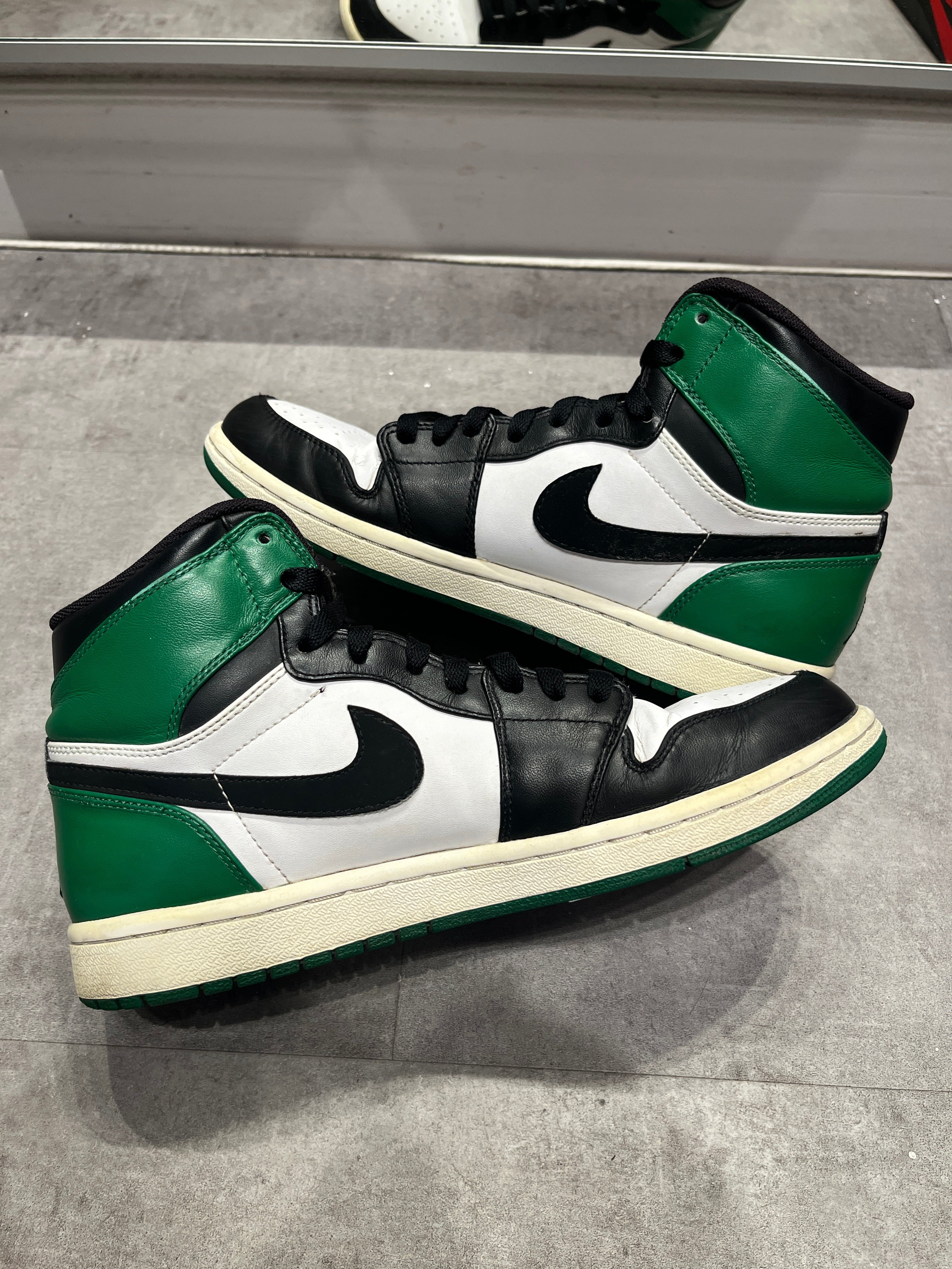 Jordan 1 Retro High Defining Moments Bulls Celtics Pack (2009) (Preowned)