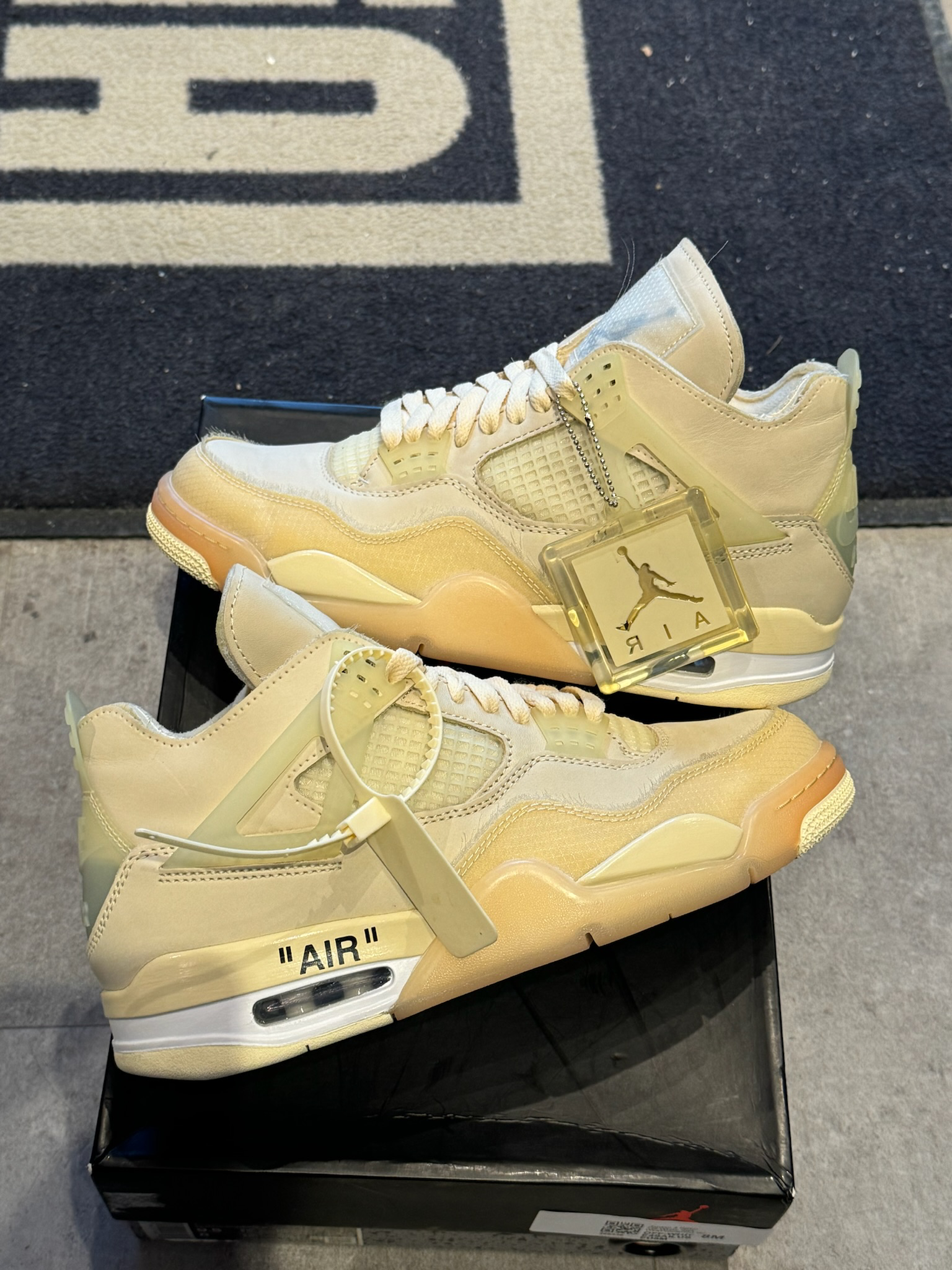 Jordan 4 Retro Off-White Sail (W)(Preowned Size 9.5W/8M)