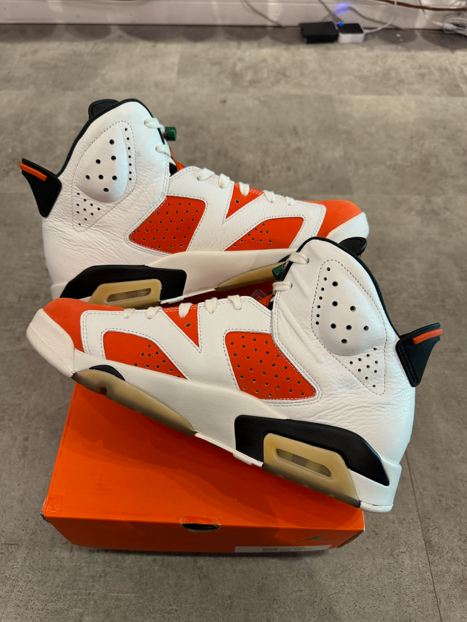 Jordan 6 Retro Gatorade Like Mike White (Preowned size 10.5)