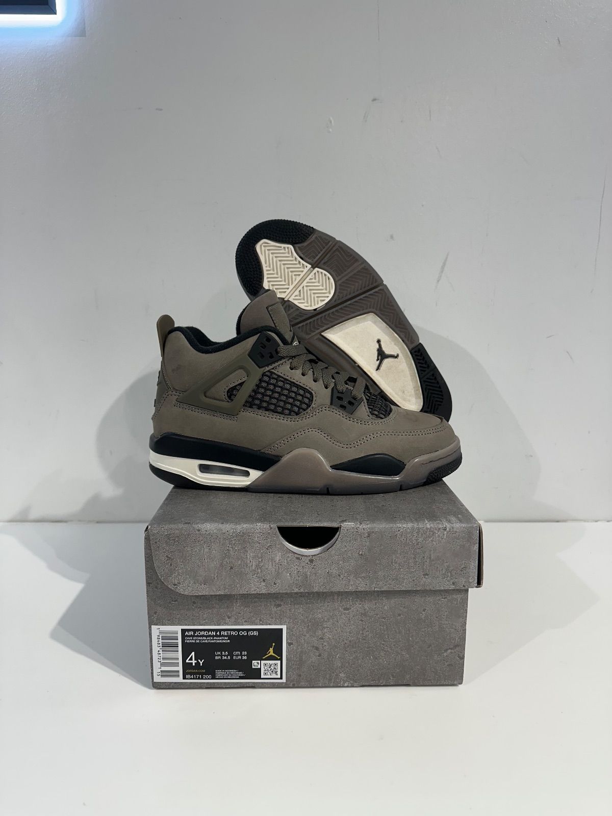 Jordan 4 Retro Cave Stone (GS) - Pre-Owned Size 4Y