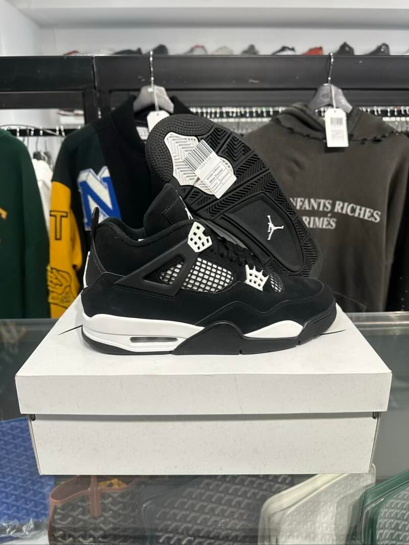 Jordan 4 Retro White Thunder - Gently Pre-Owned Size 8